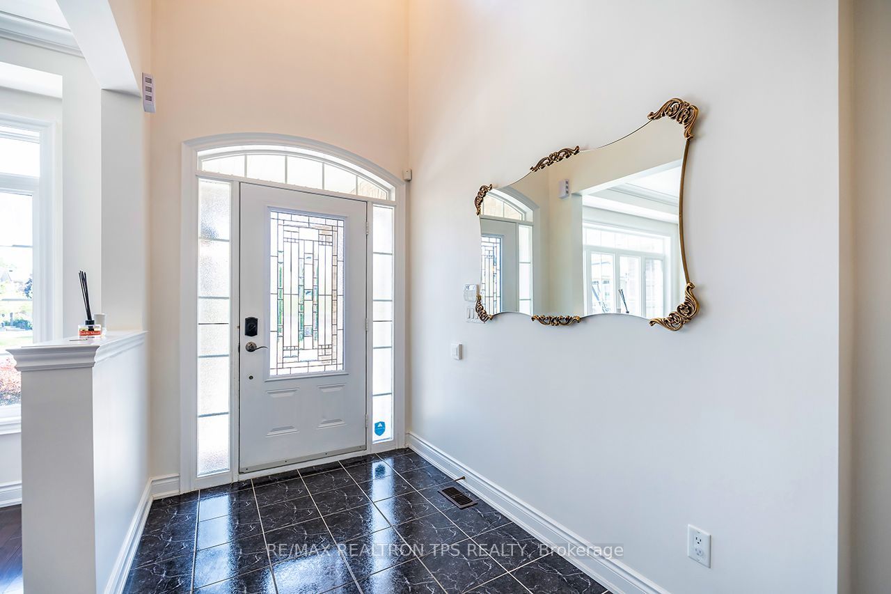 555 Kingsfield Loop