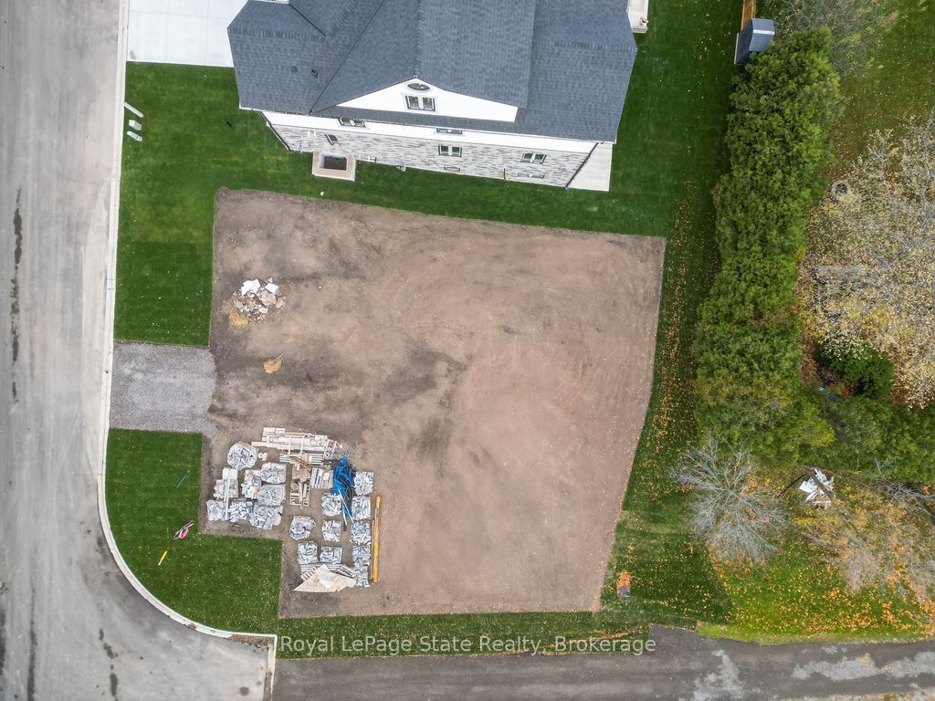 422-424 Robinson Street N