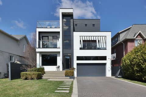 647 Montbeck Crescent Mississauga ON L5G 1P1