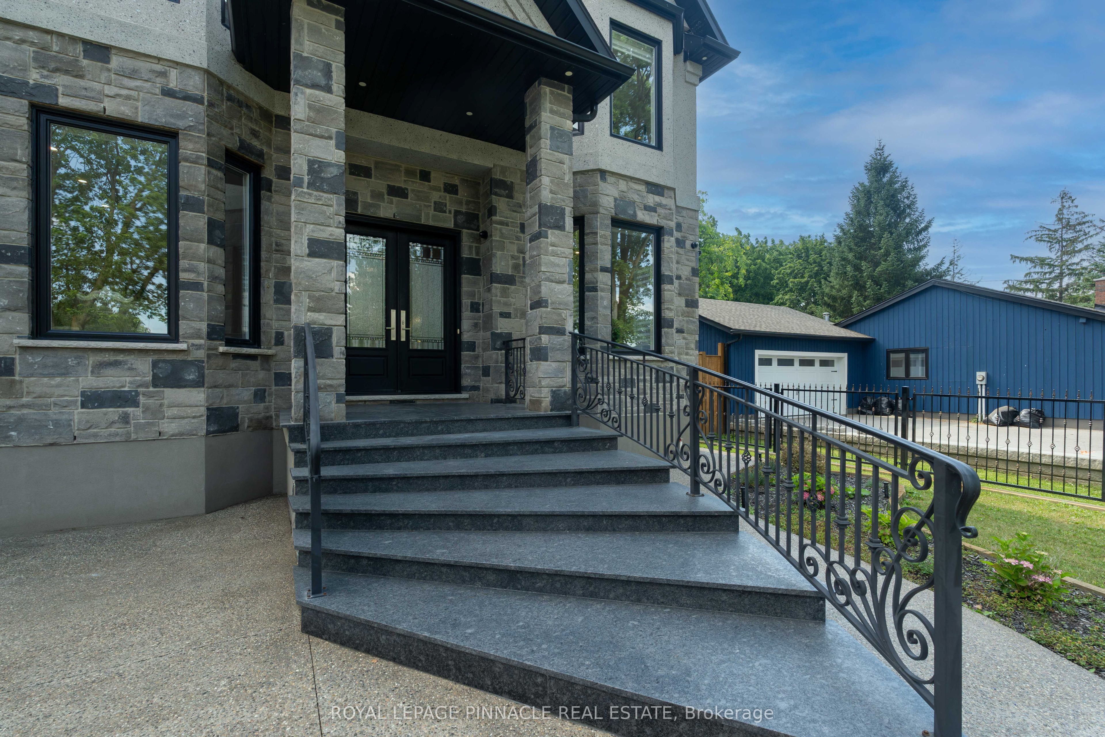 138 Woolwich Street S
