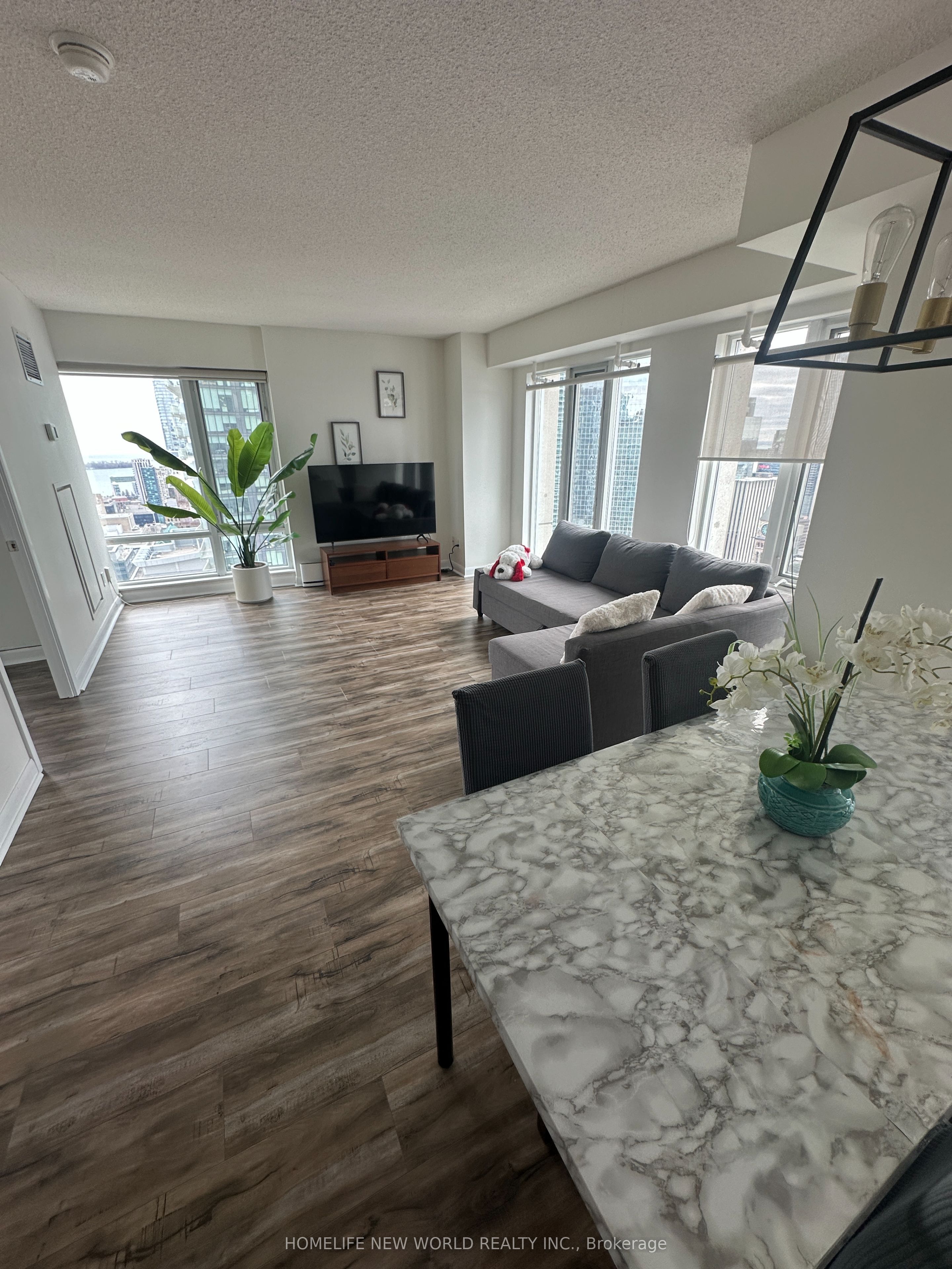 210 Victoria Street 4108