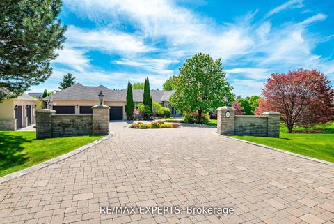 8 Alm Court Aurora ON L4G 6W7