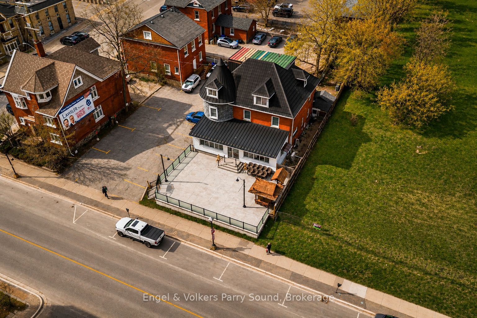 168 Dunlop Street E