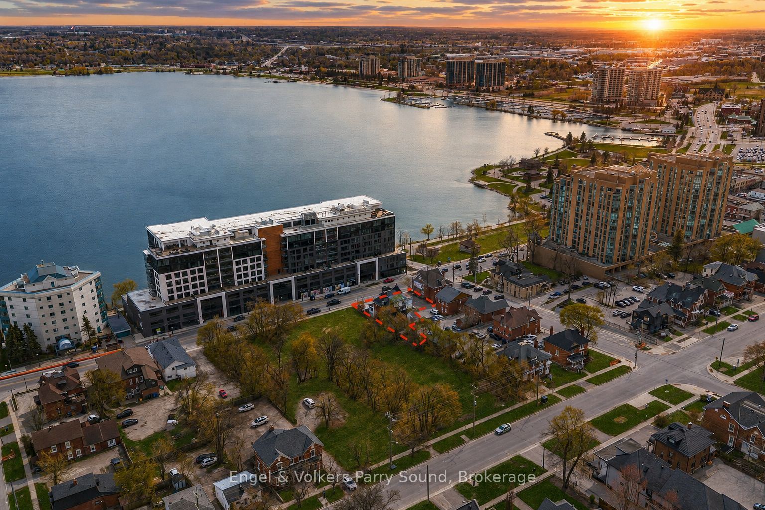 168 Dunlop Street E
