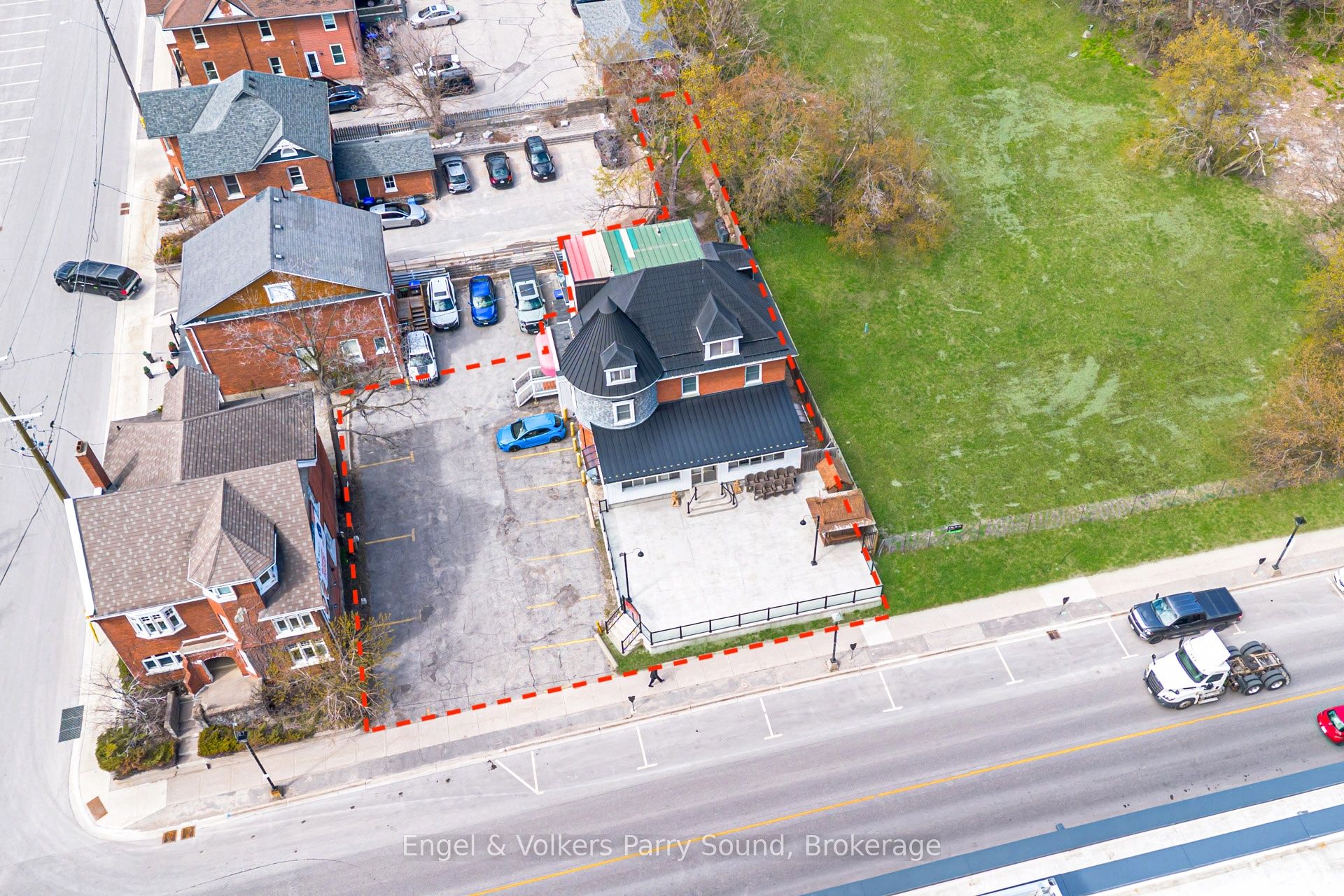 168 Dunlop Street E