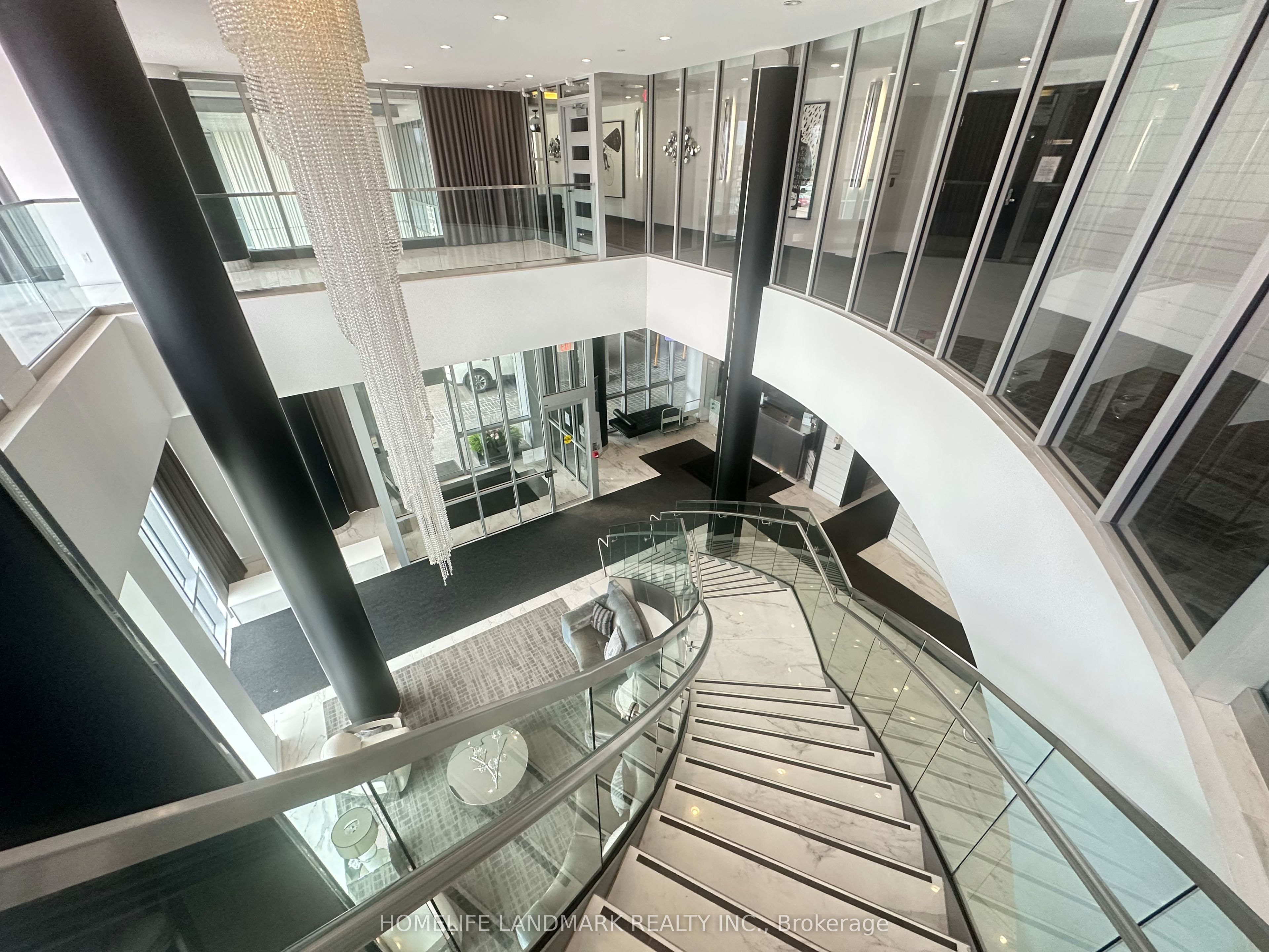 9471 Yonge Street 745