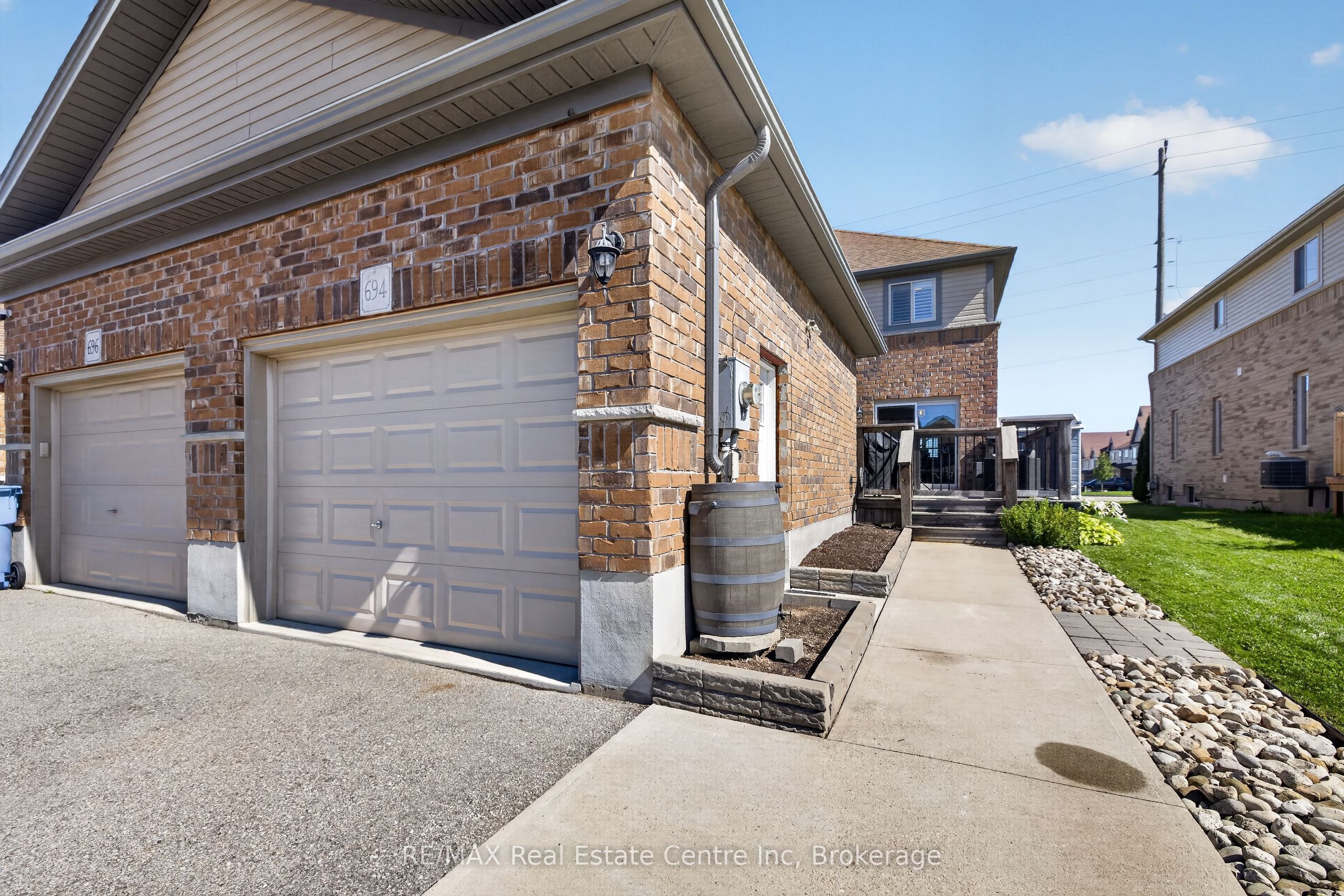 694 Victoria Road N