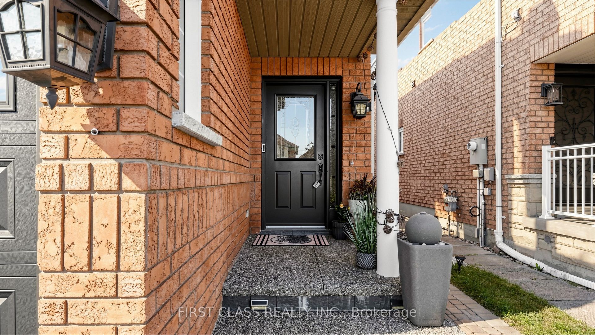 3433 Sunlight Street