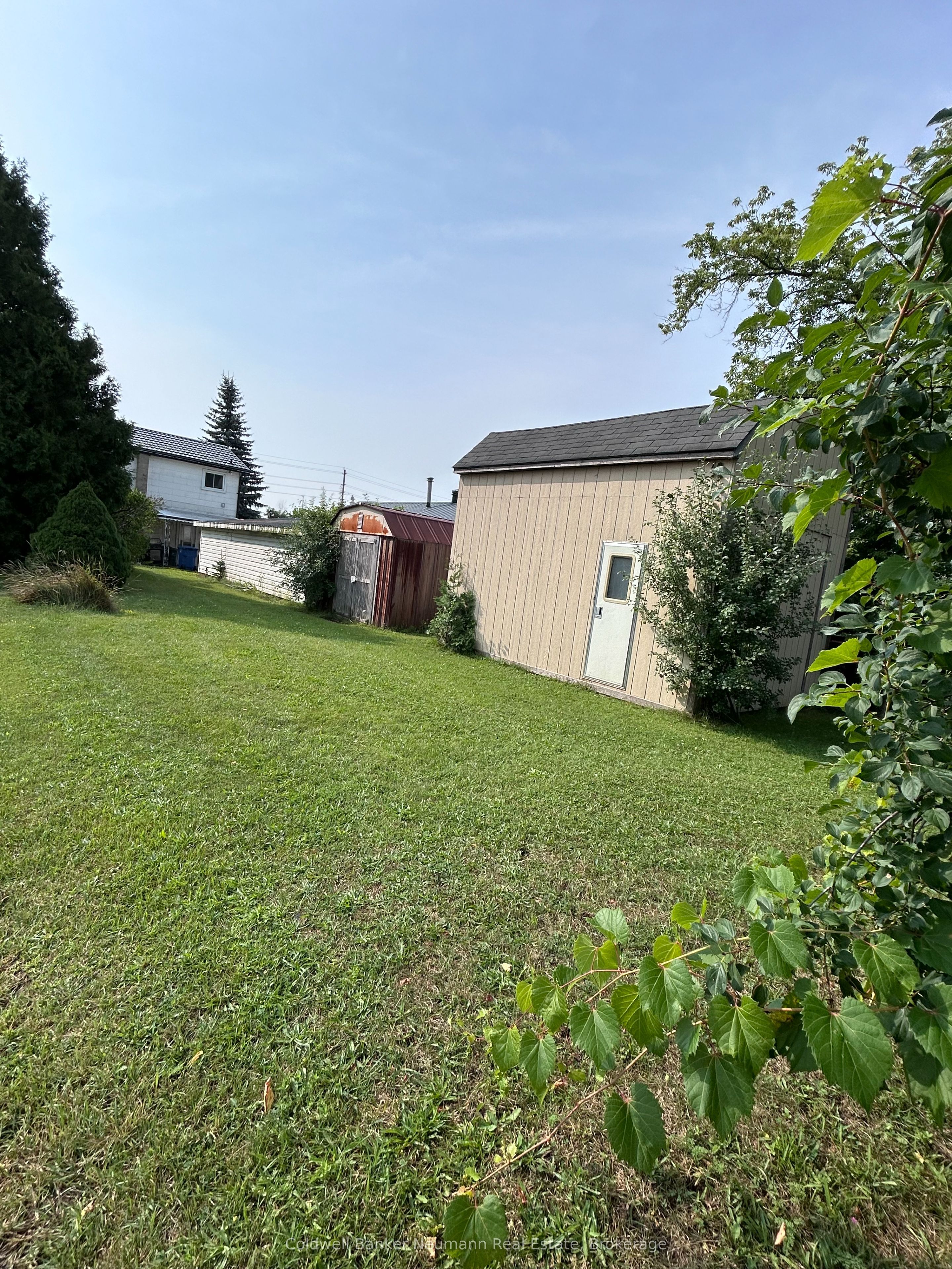 393 Woodlawn Road W