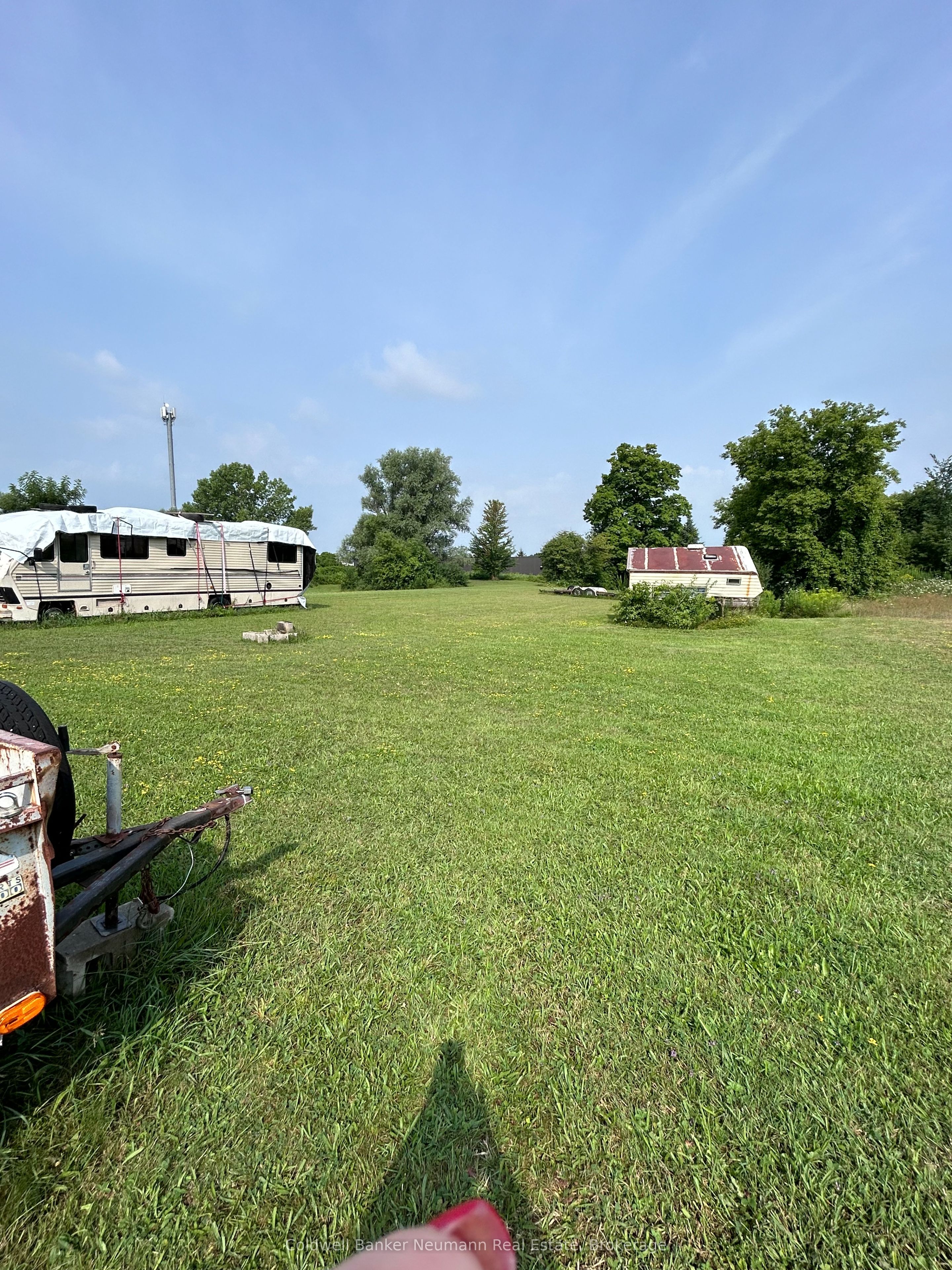 393 Woodlawn Road W