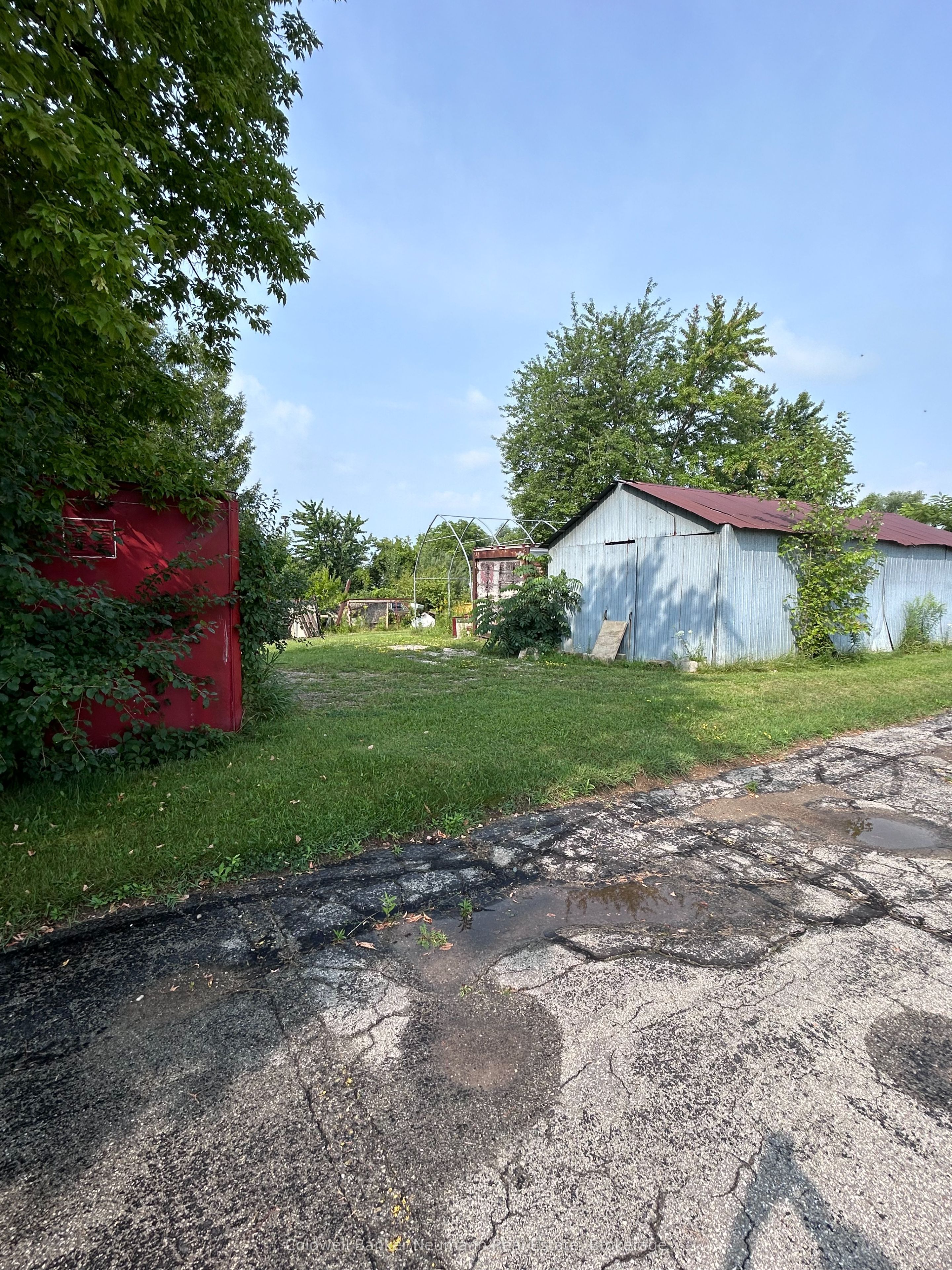 393 Woodlawn Road W