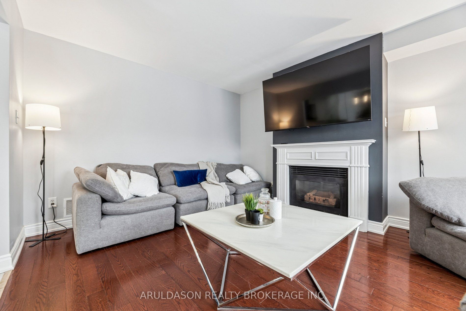 3 Booth Crescent