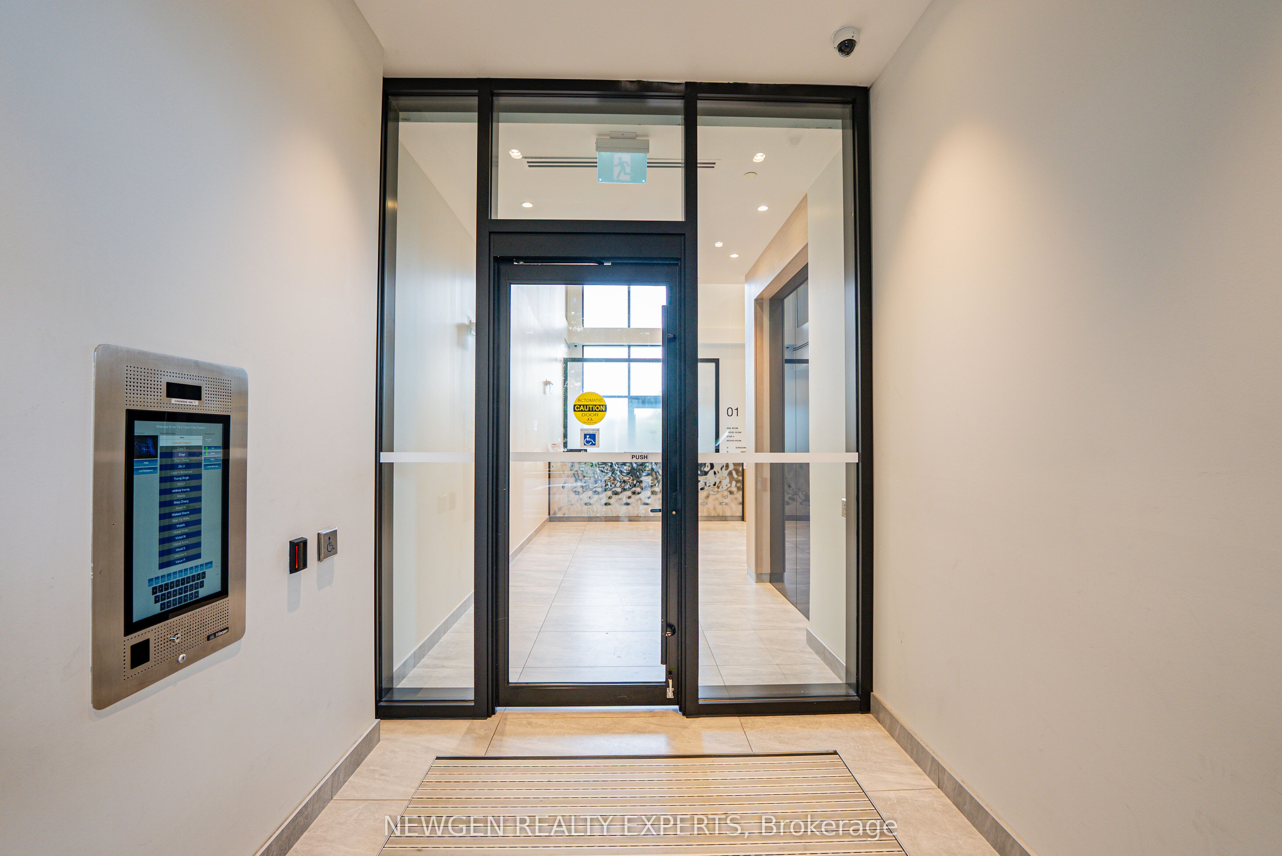 86 Dundas Street E 916