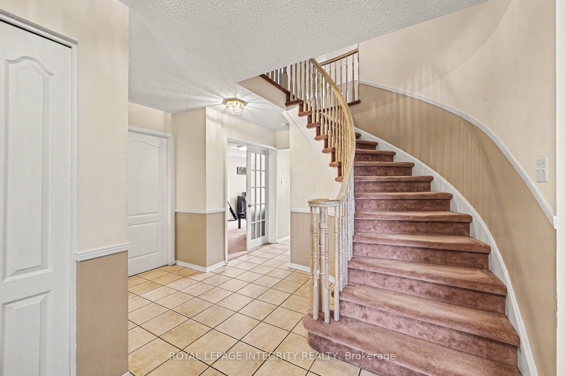 168 Springwater Drive S