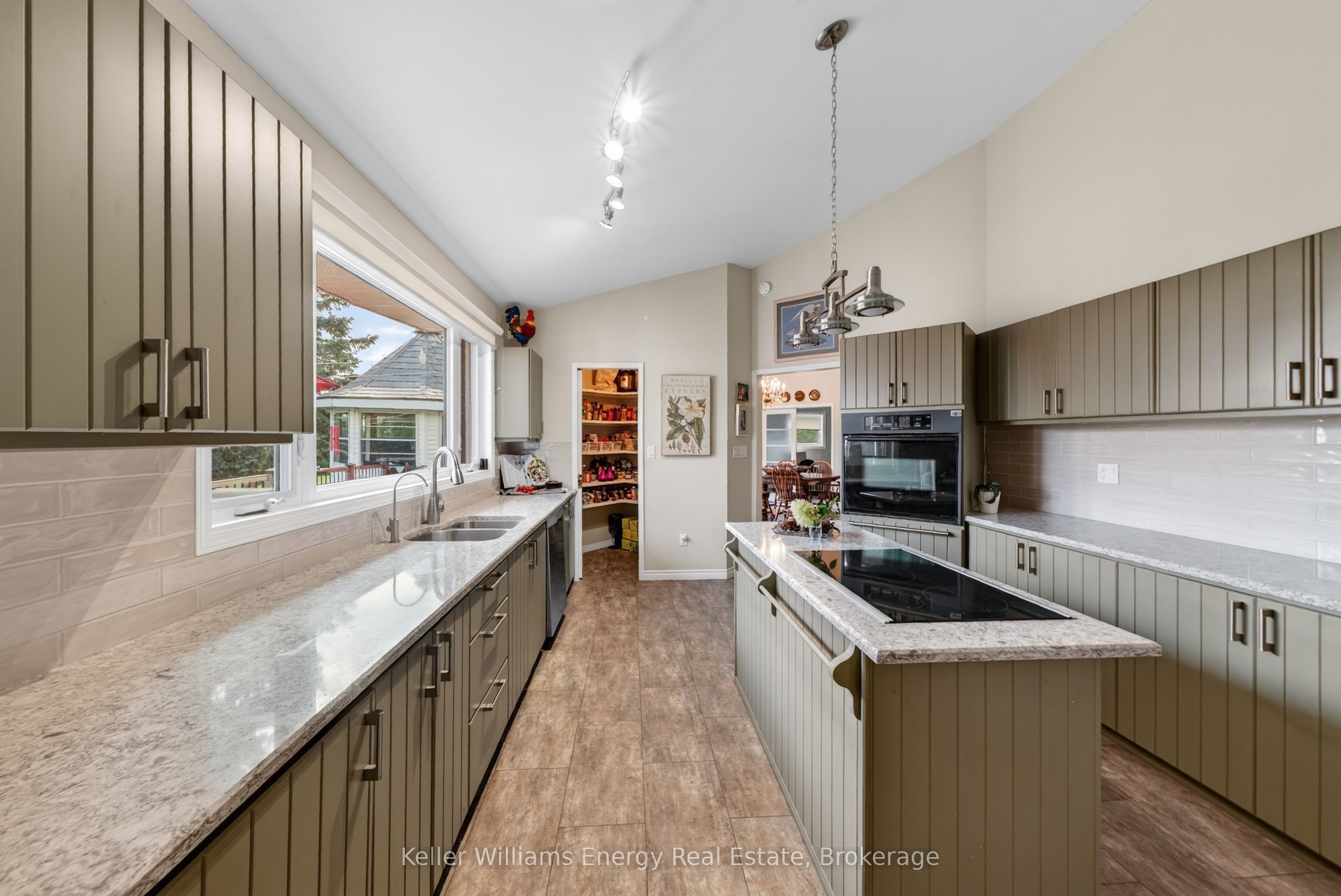 89 Smith's Bay Avenue