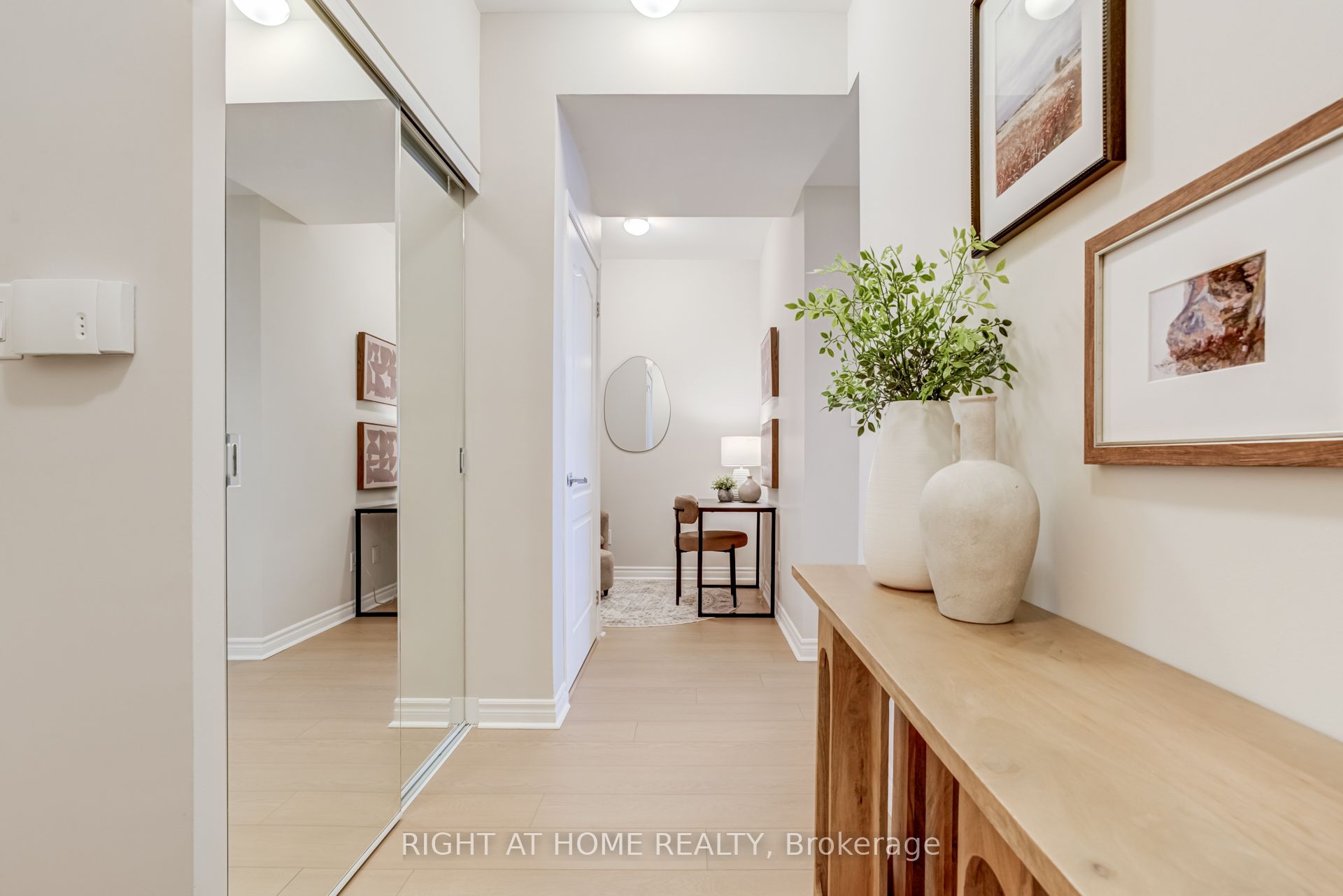 3865 Lake Shore Boulevard W 307