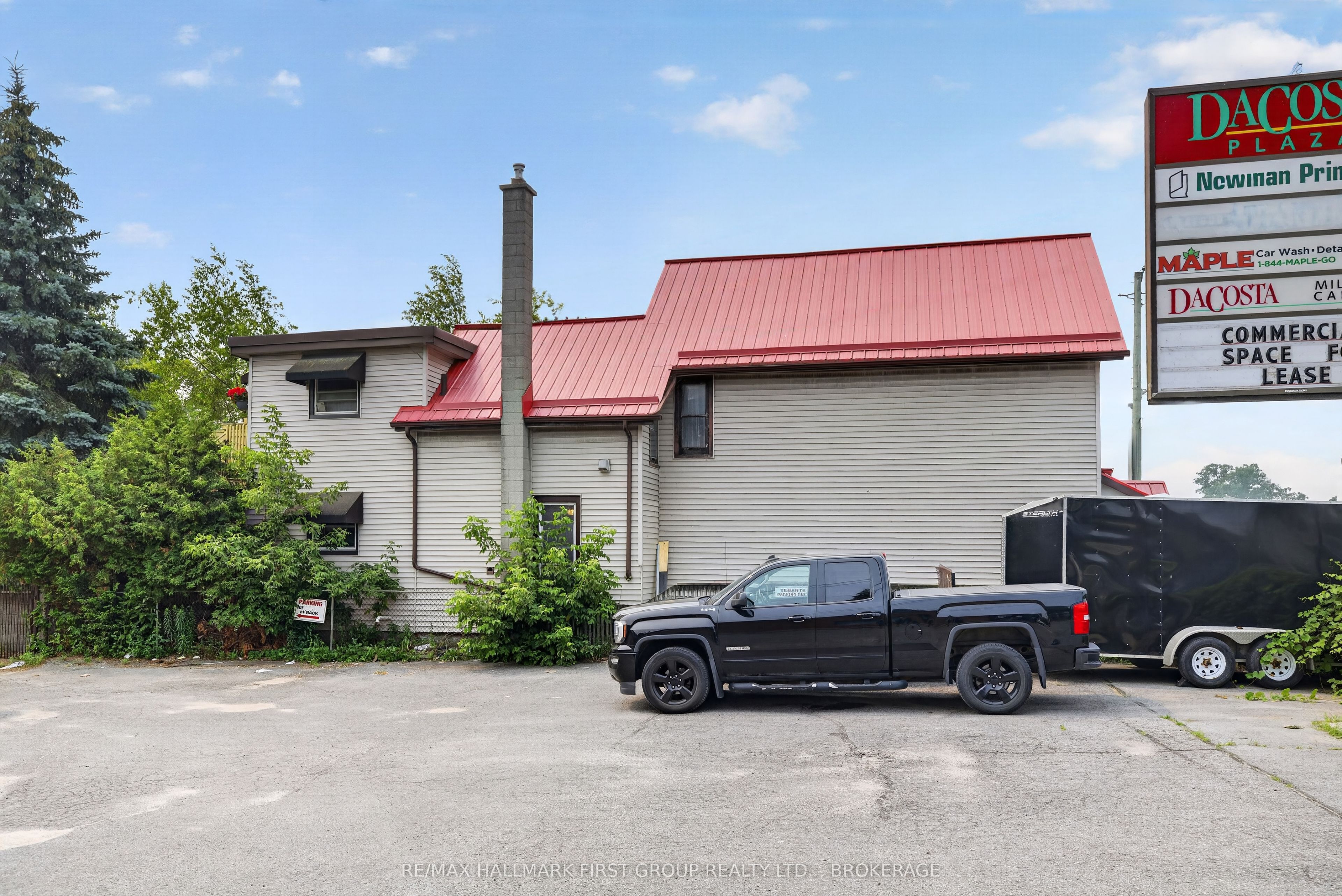 667 MONTREAL Street