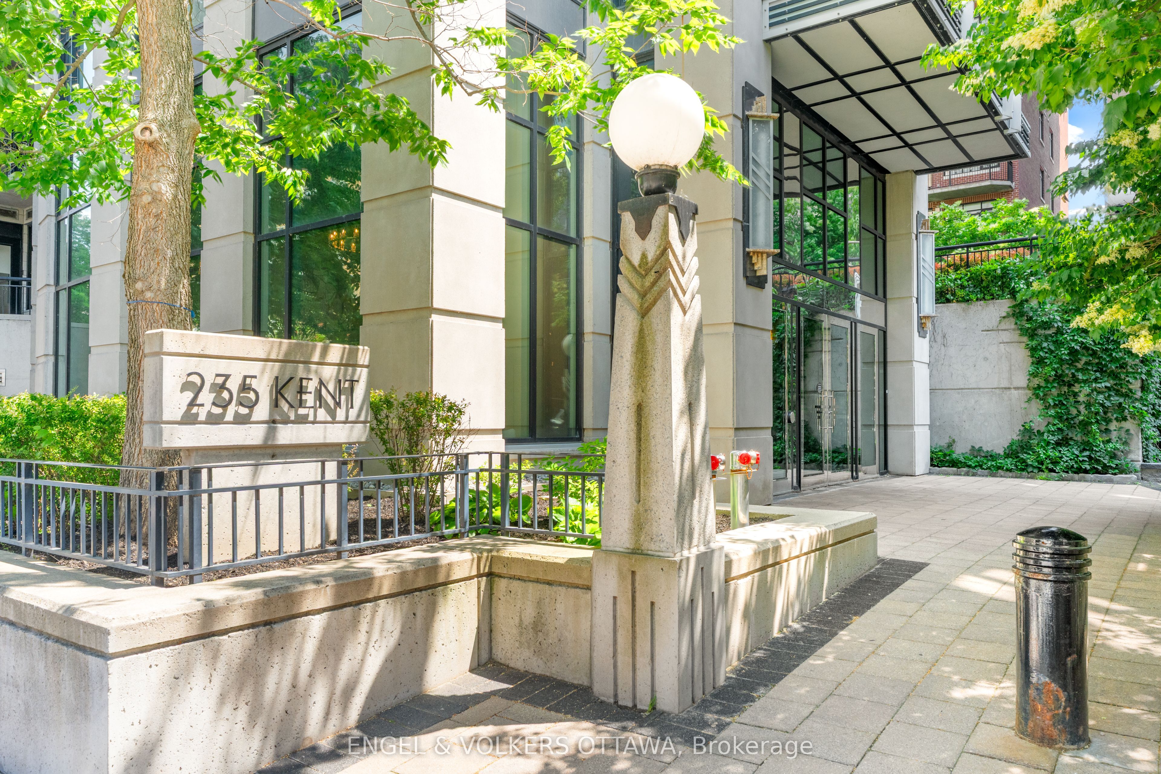 235 Kent Street 711