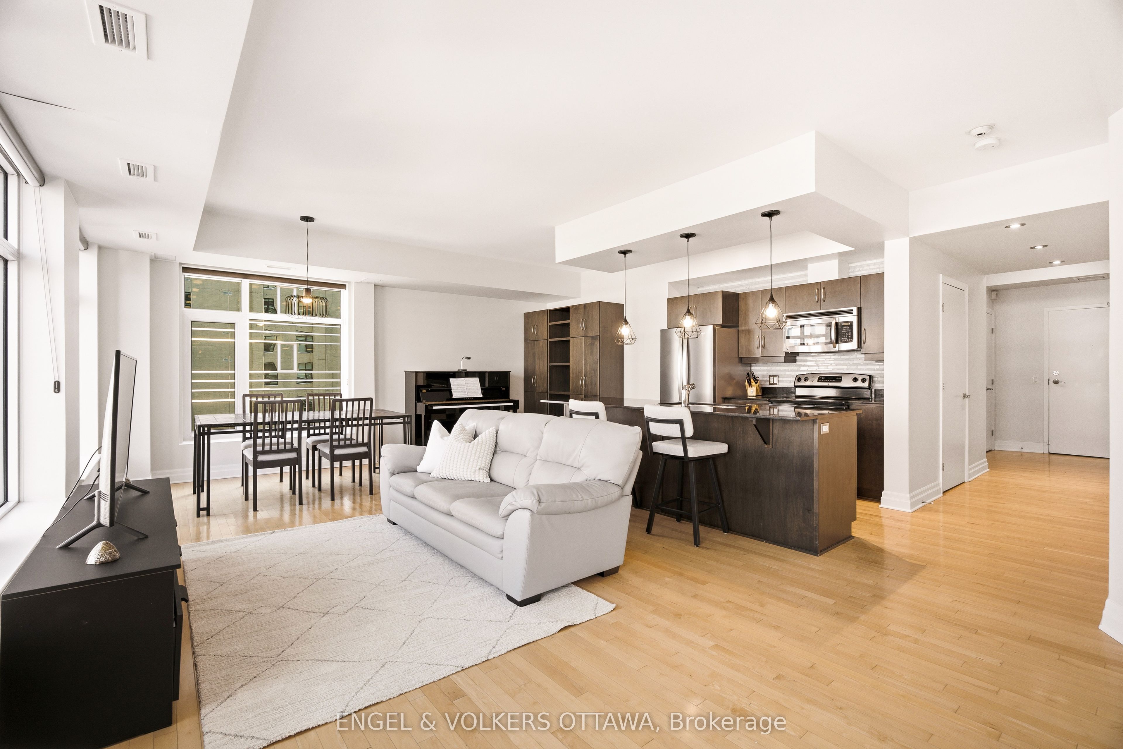 235 Kent Street 711