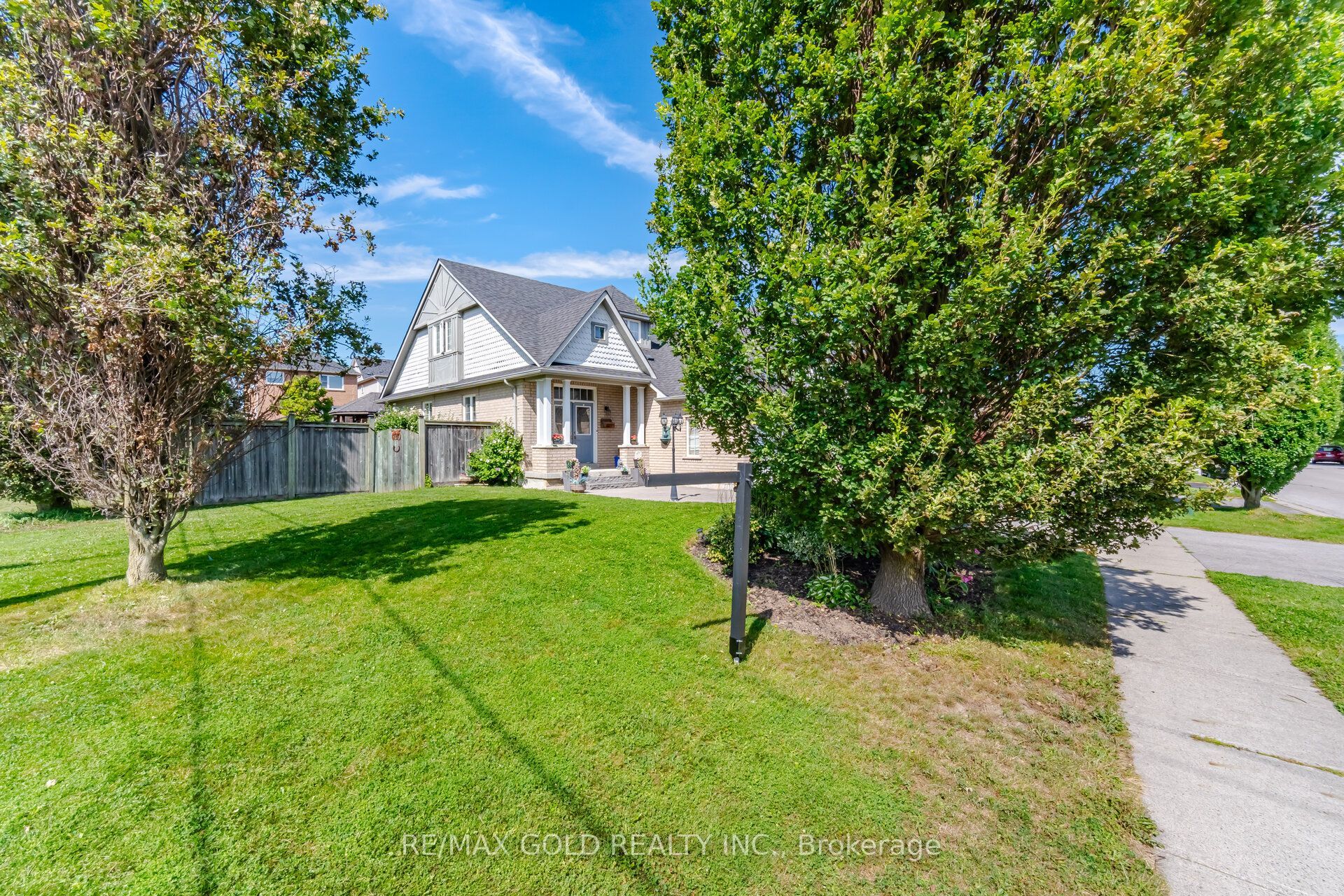 2 Sprucewood Crescent