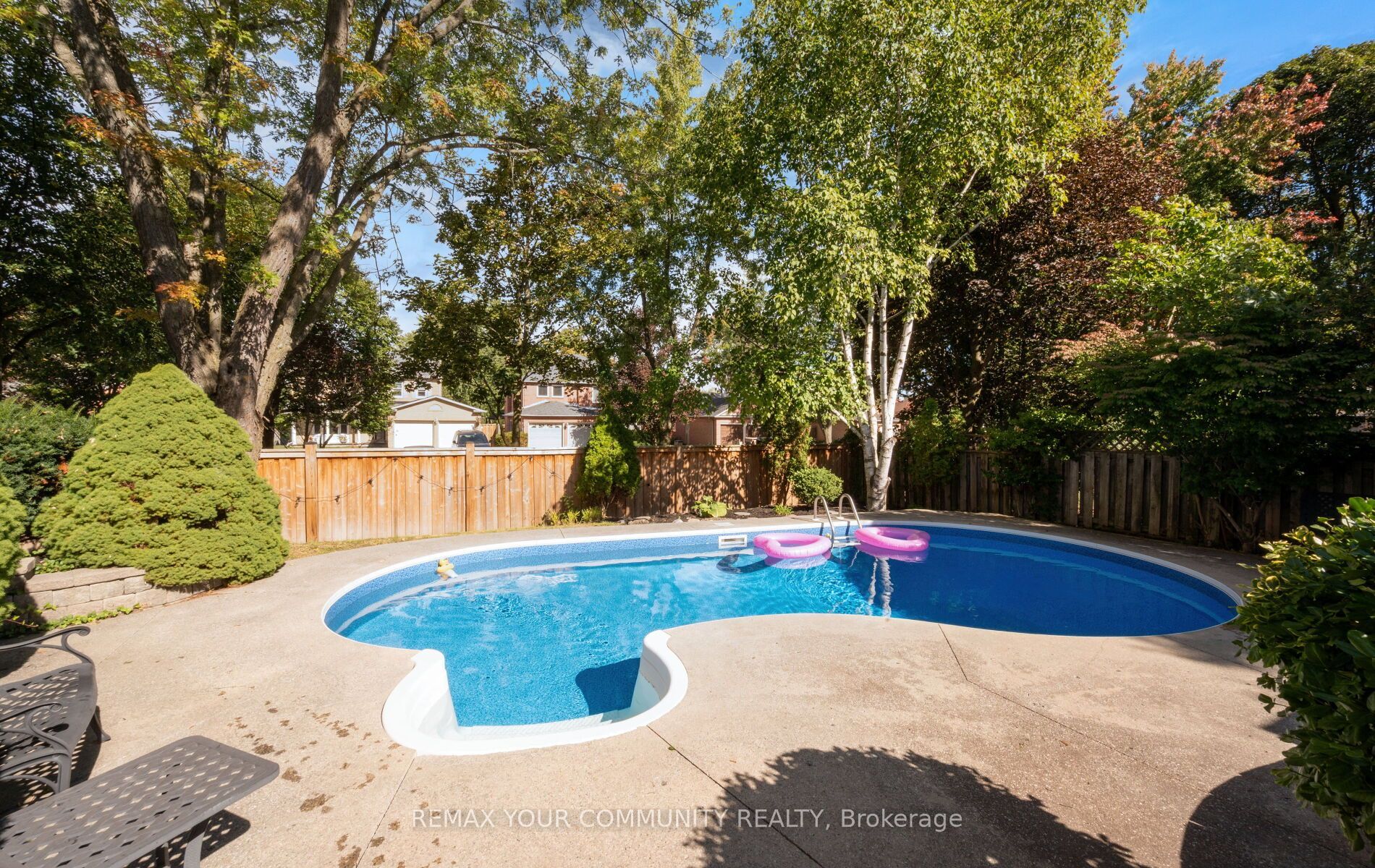 25 Albery Crescent