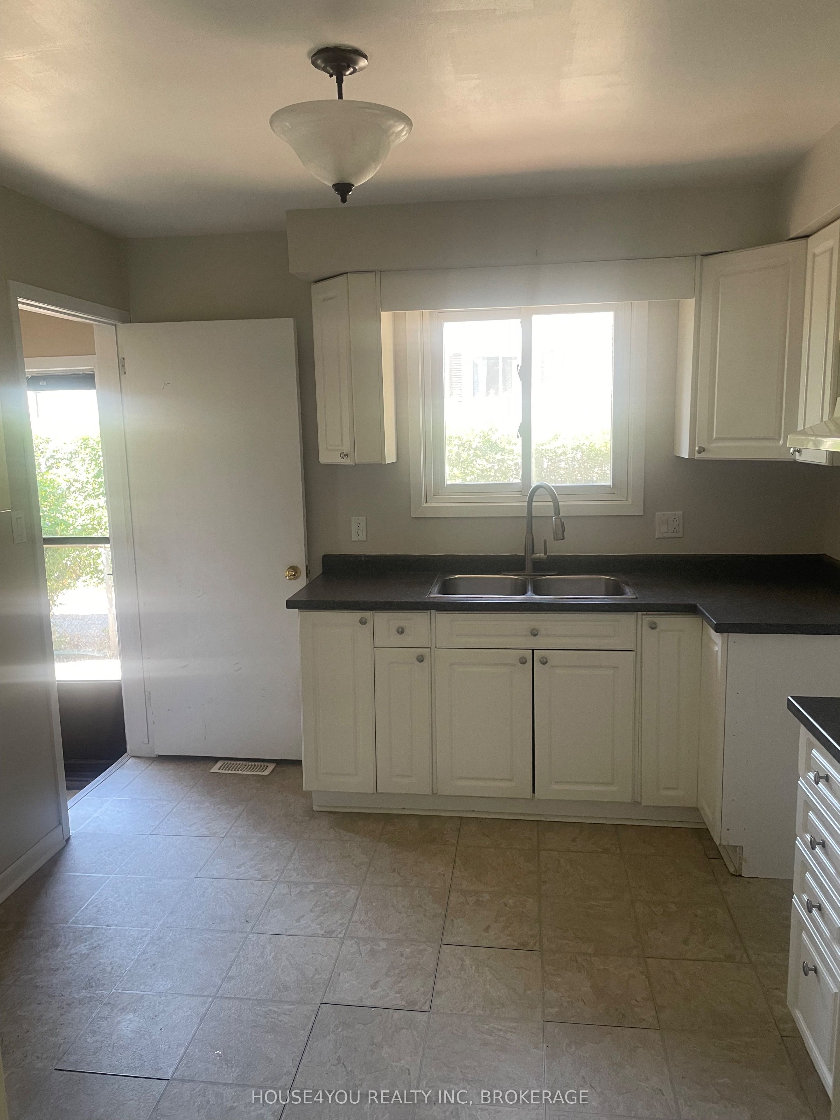 251 St Augustine Drive NE