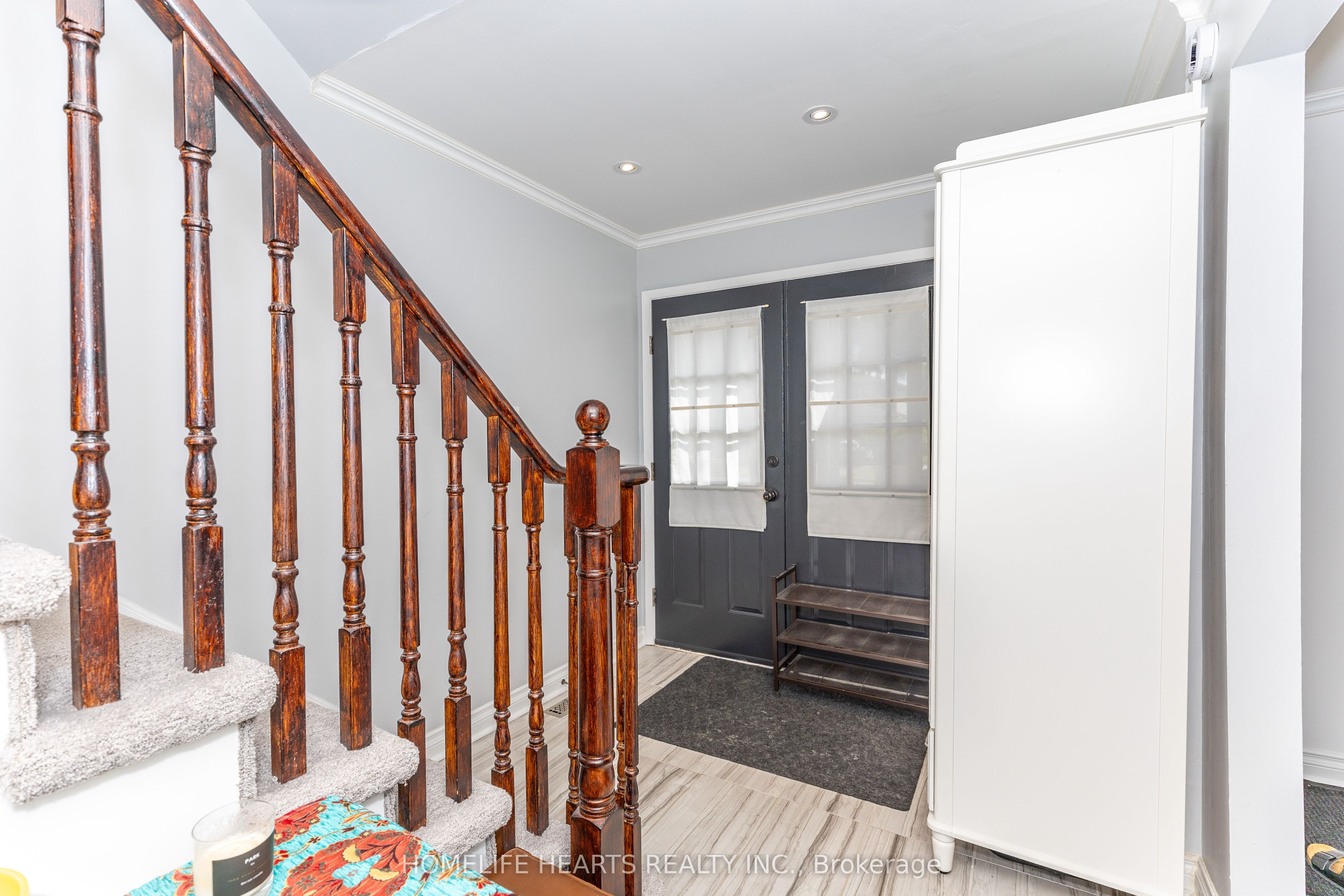 1118 Cedarcroft Crescent
