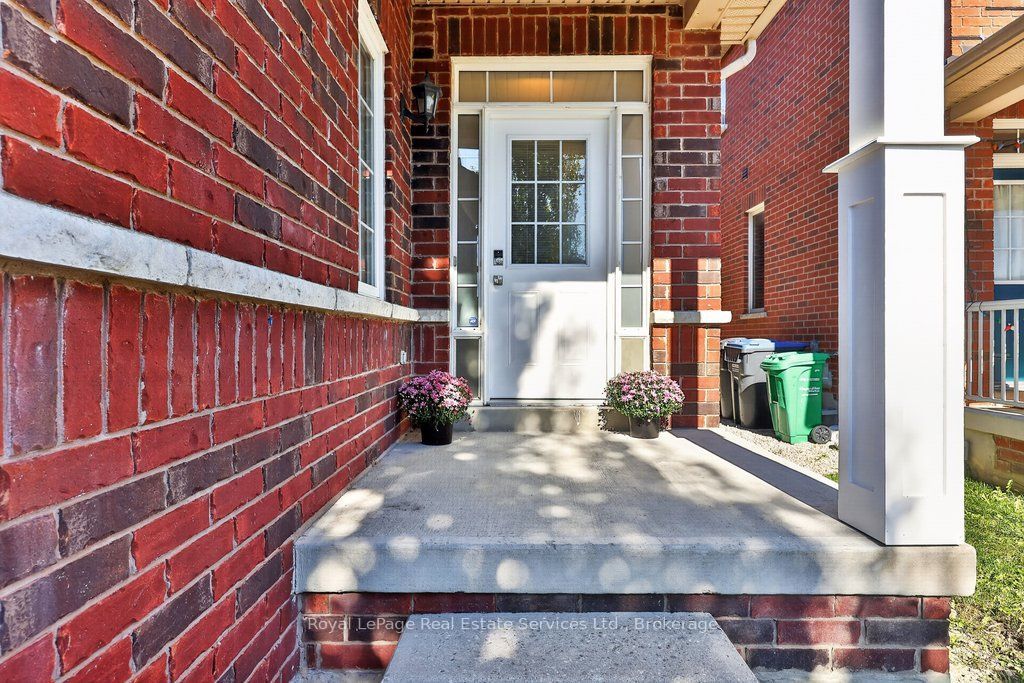 4445 Centretown Way