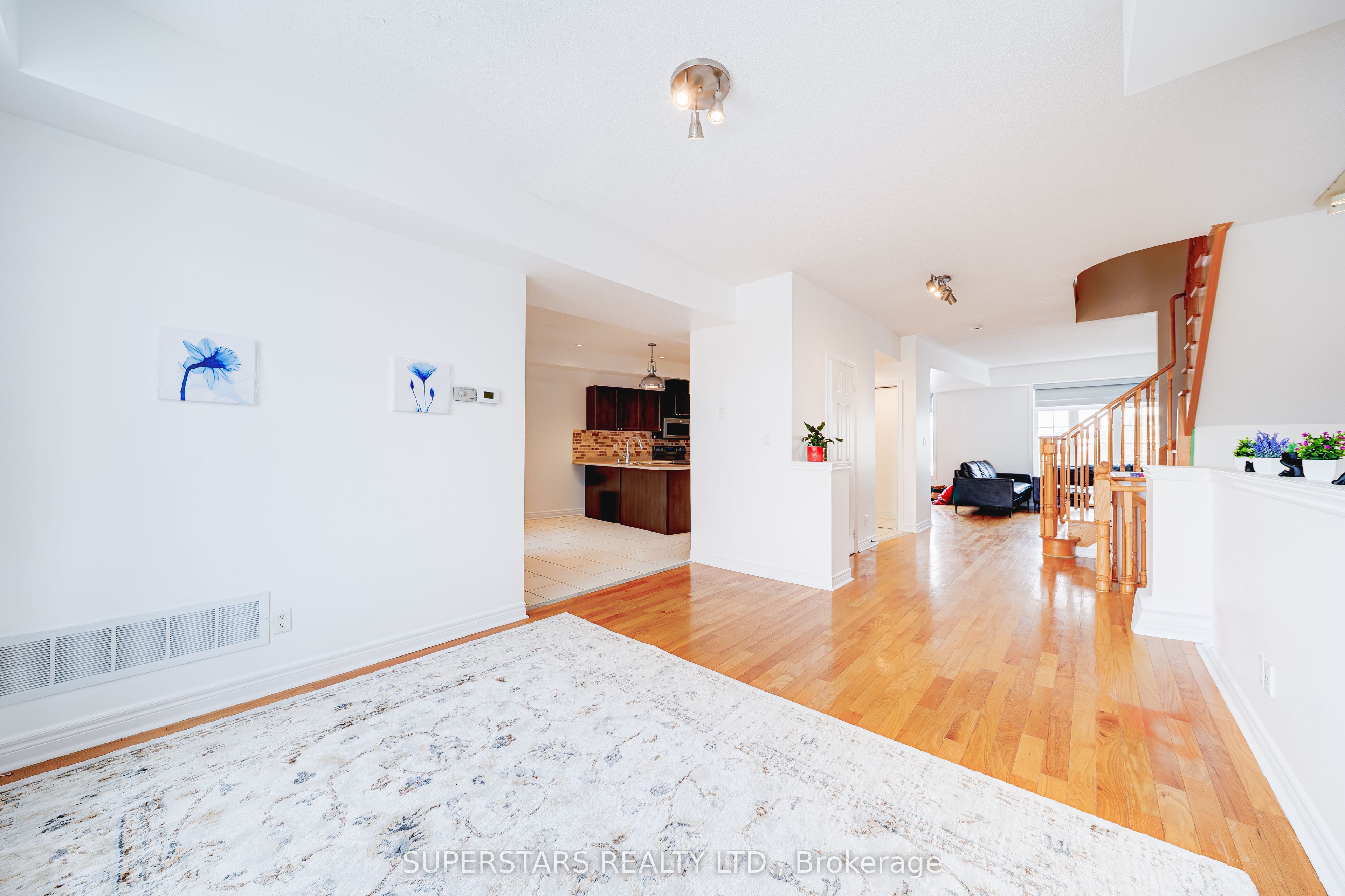 30 Greensborough Village Circle 22