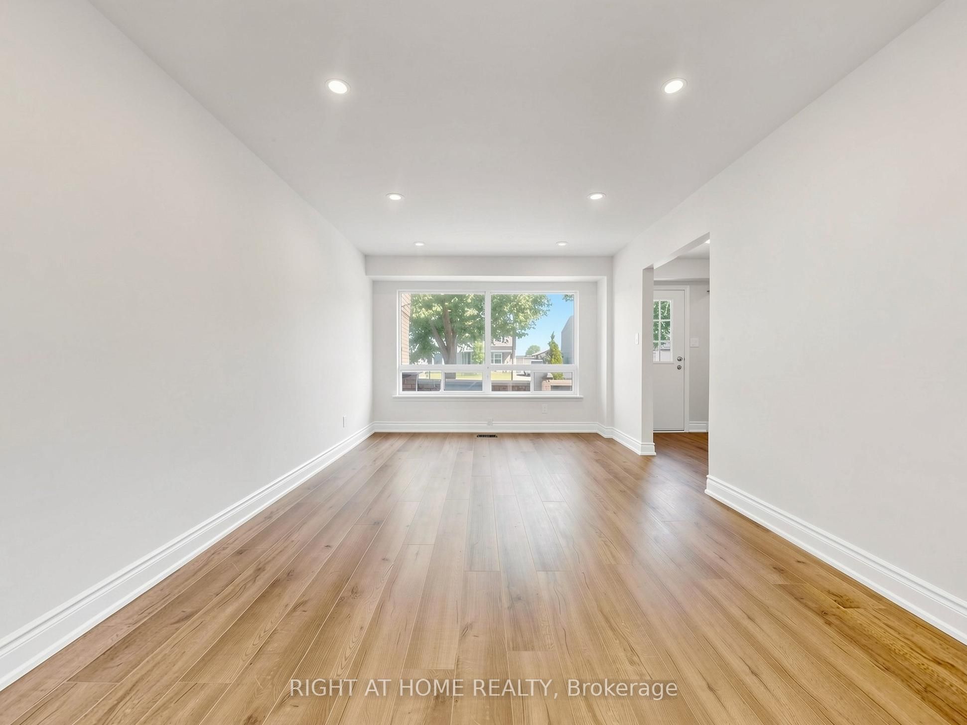 1332 Fenelon Crescent
