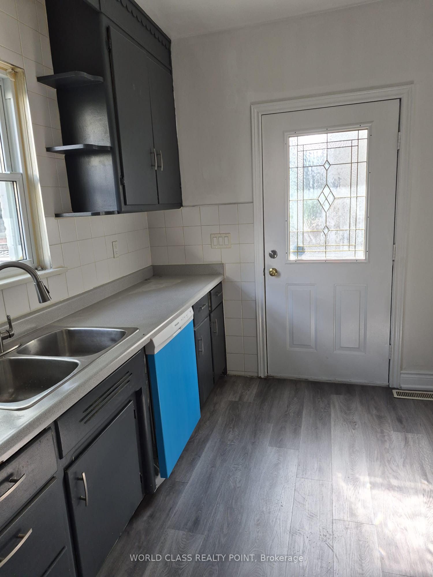 13 Brock Street E