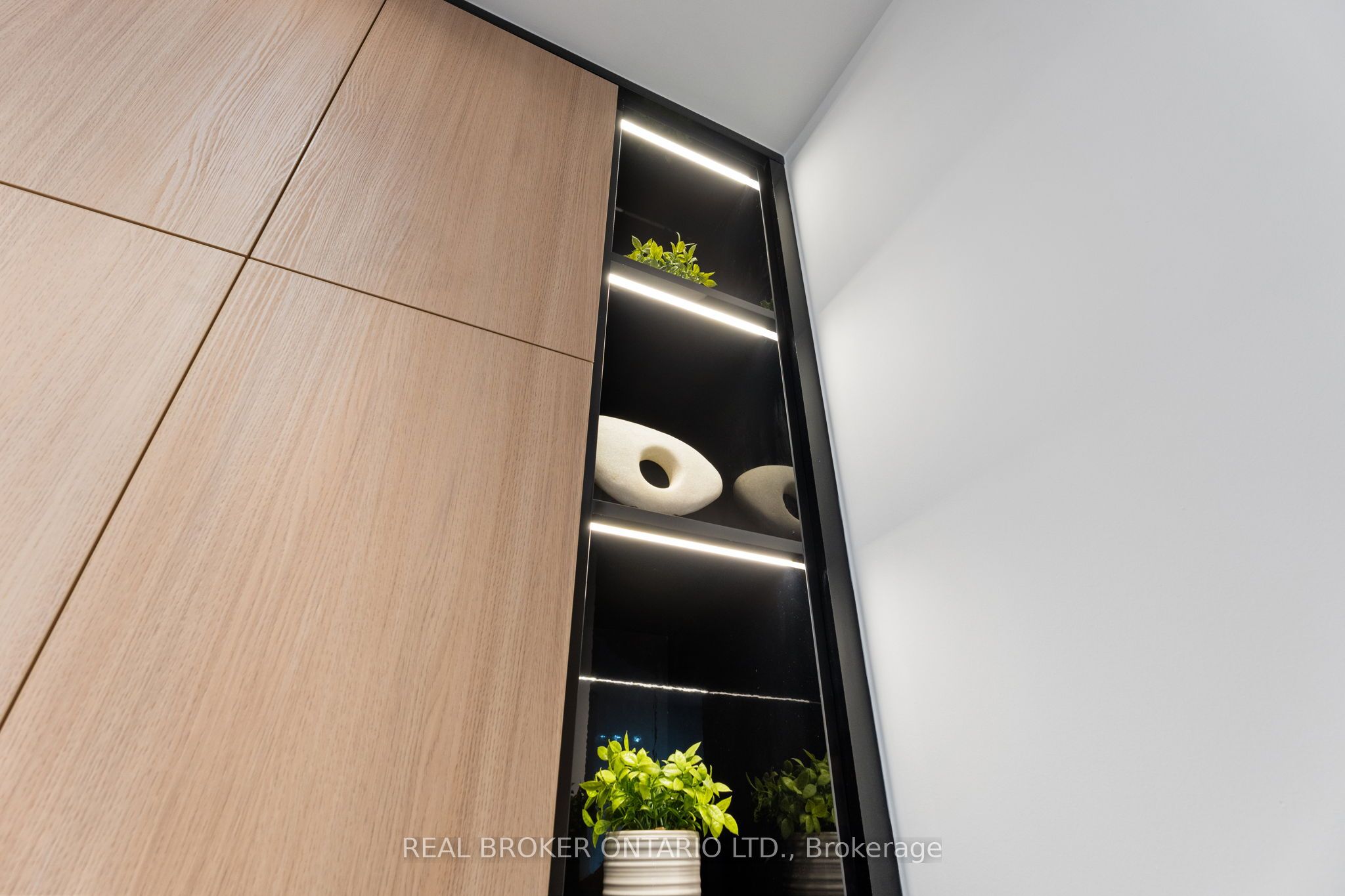 399 Royal Orchard Boulevard 418