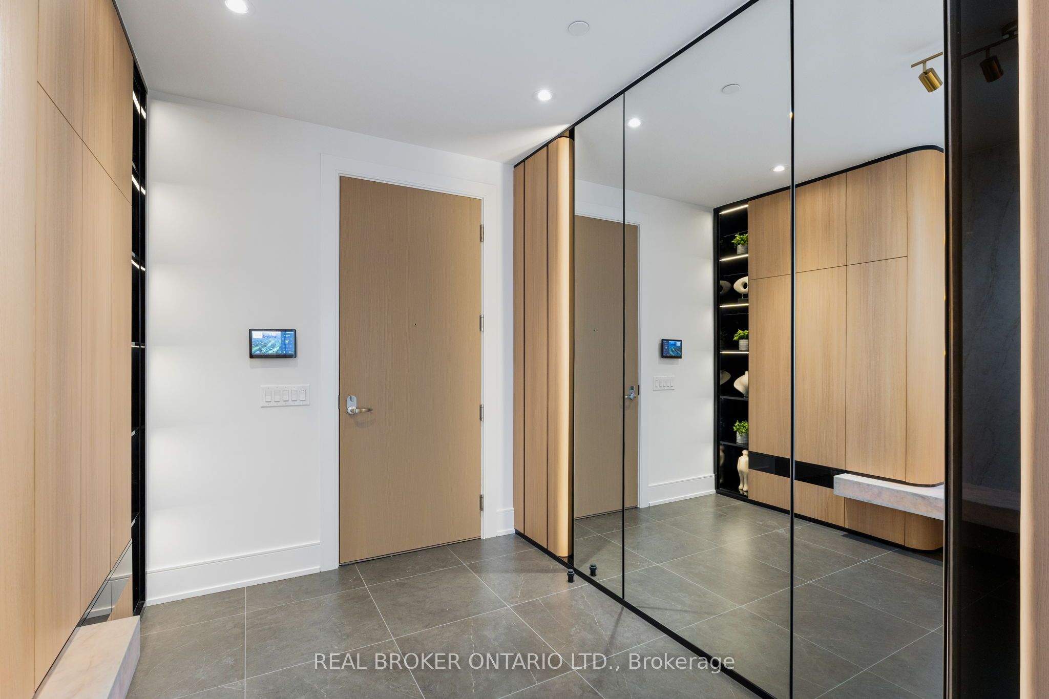 399 Royal Orchard Boulevard 418