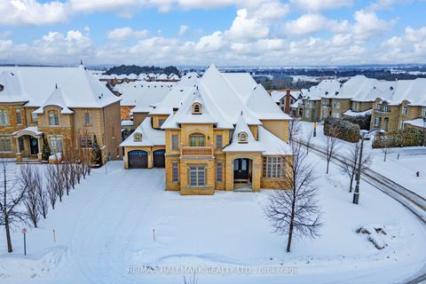 123 Carisbrooke Circle Aurora ON L4G 0K4