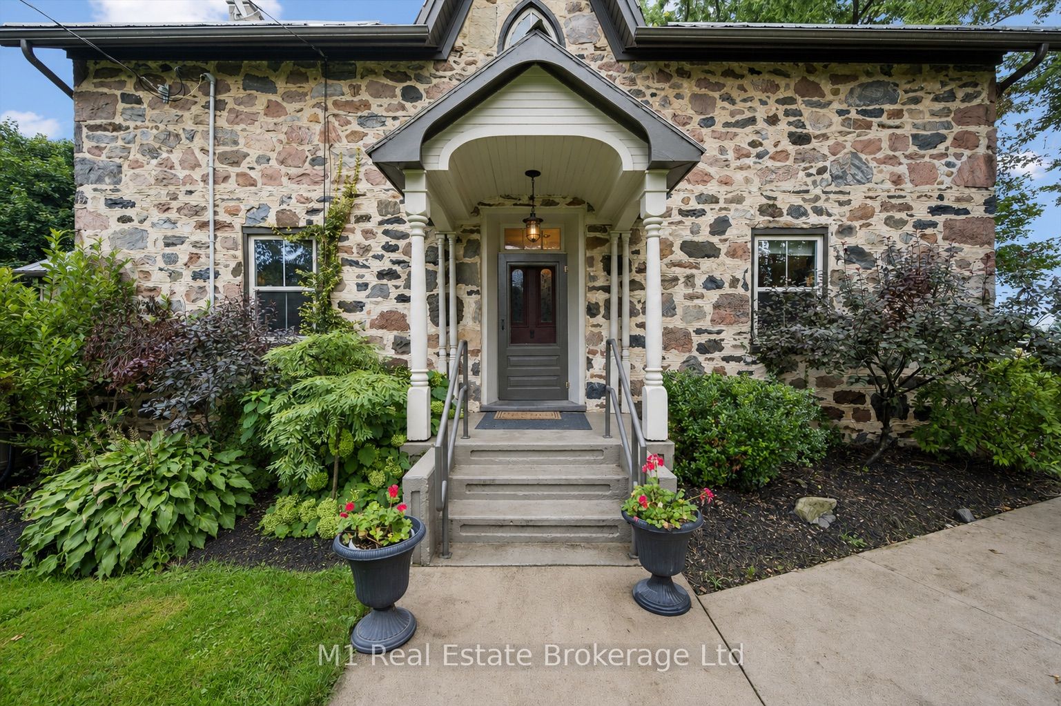 69 Katherine Street S
