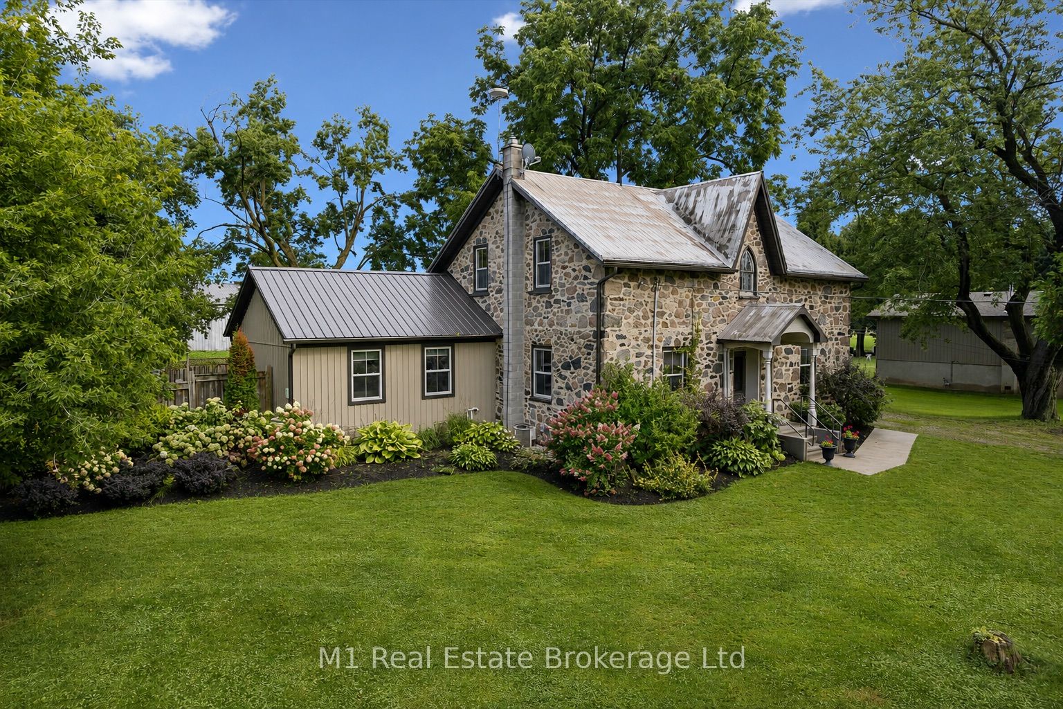 69 Katherine Street S