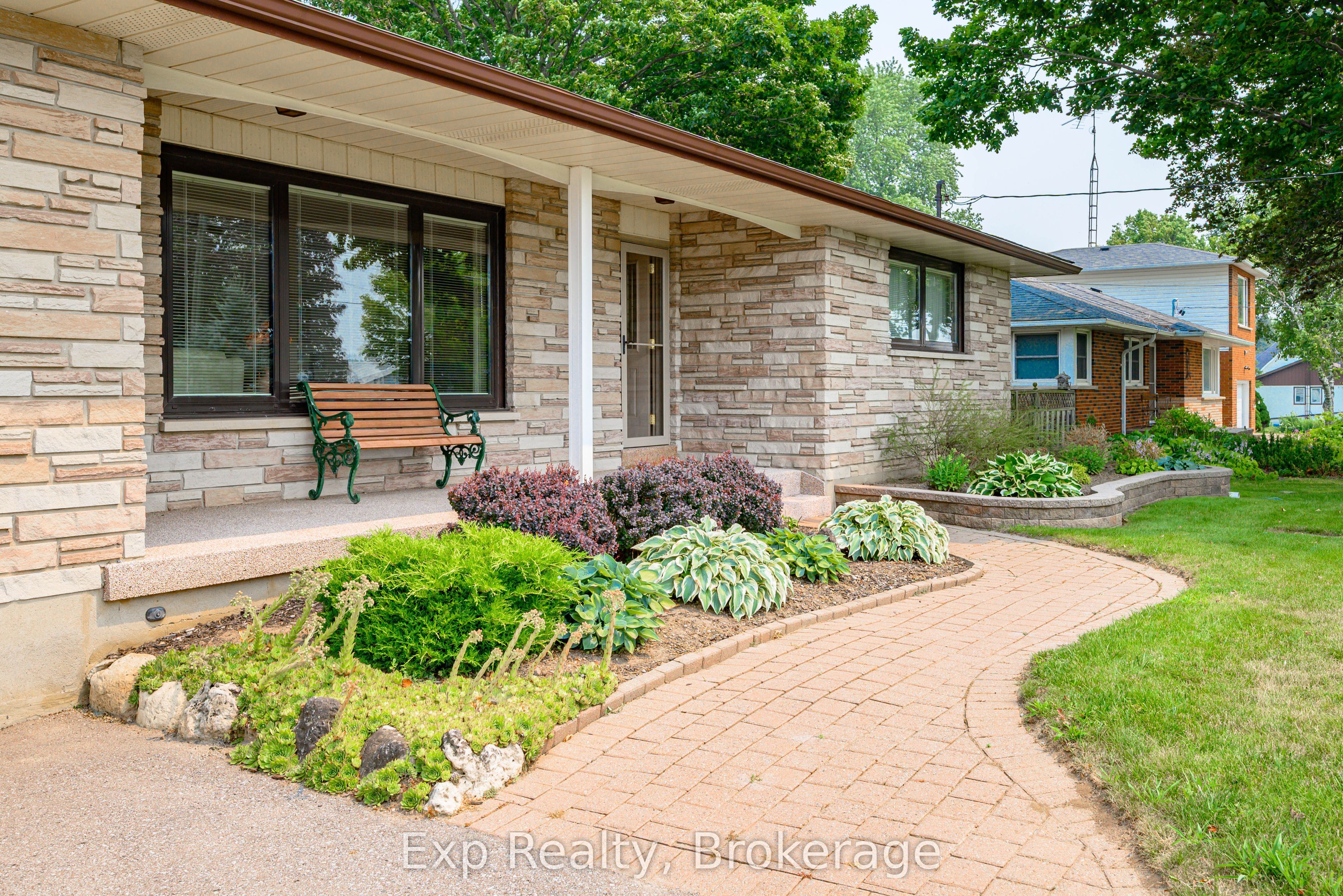 1325 Townline Road N
