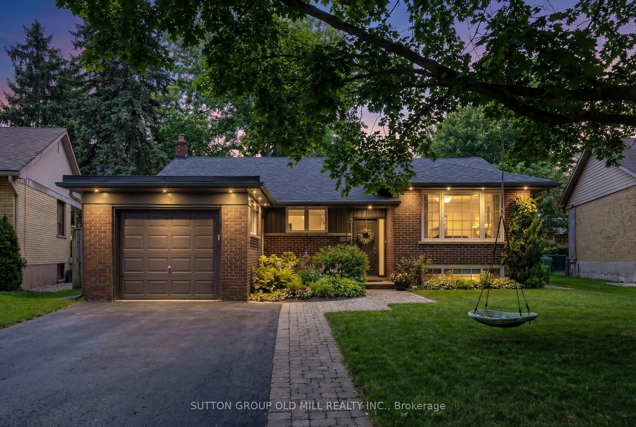 16 Brook Tree Crescent