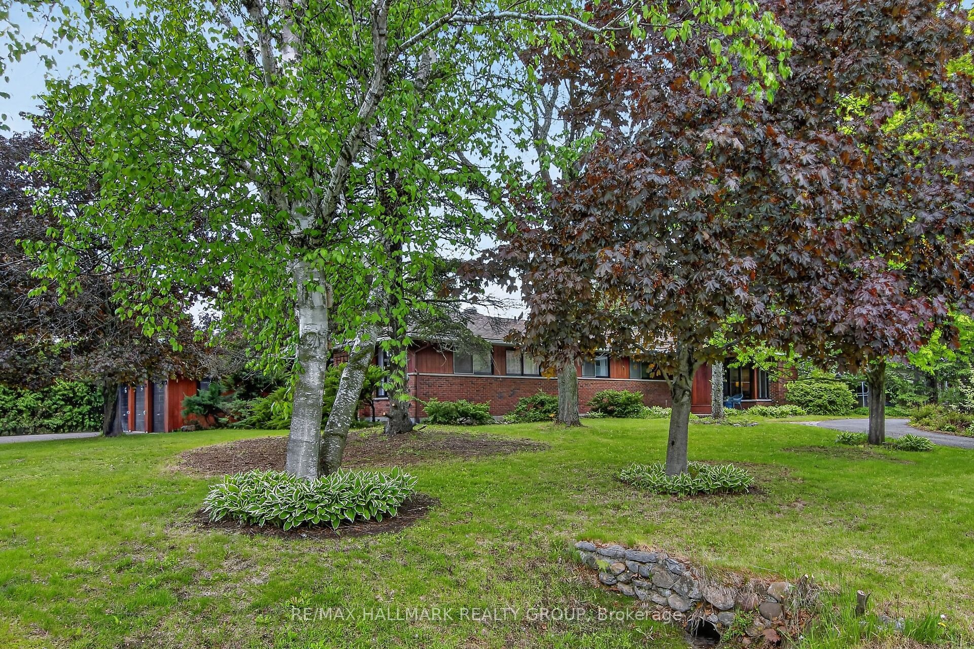 2 Birdstone Avenue