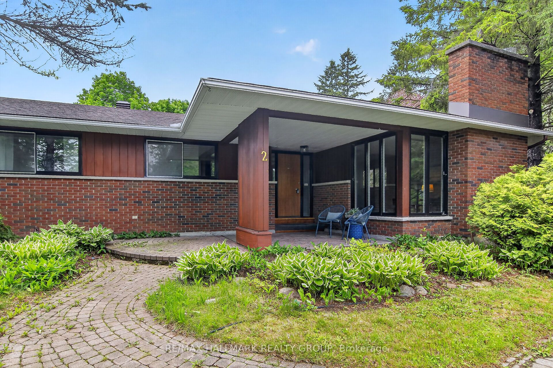 2 Birdstone Avenue