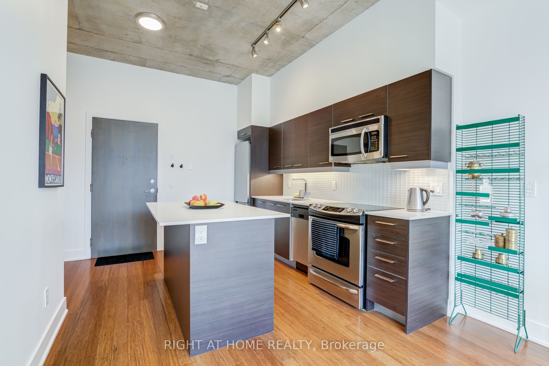 90 Trinity Street 805