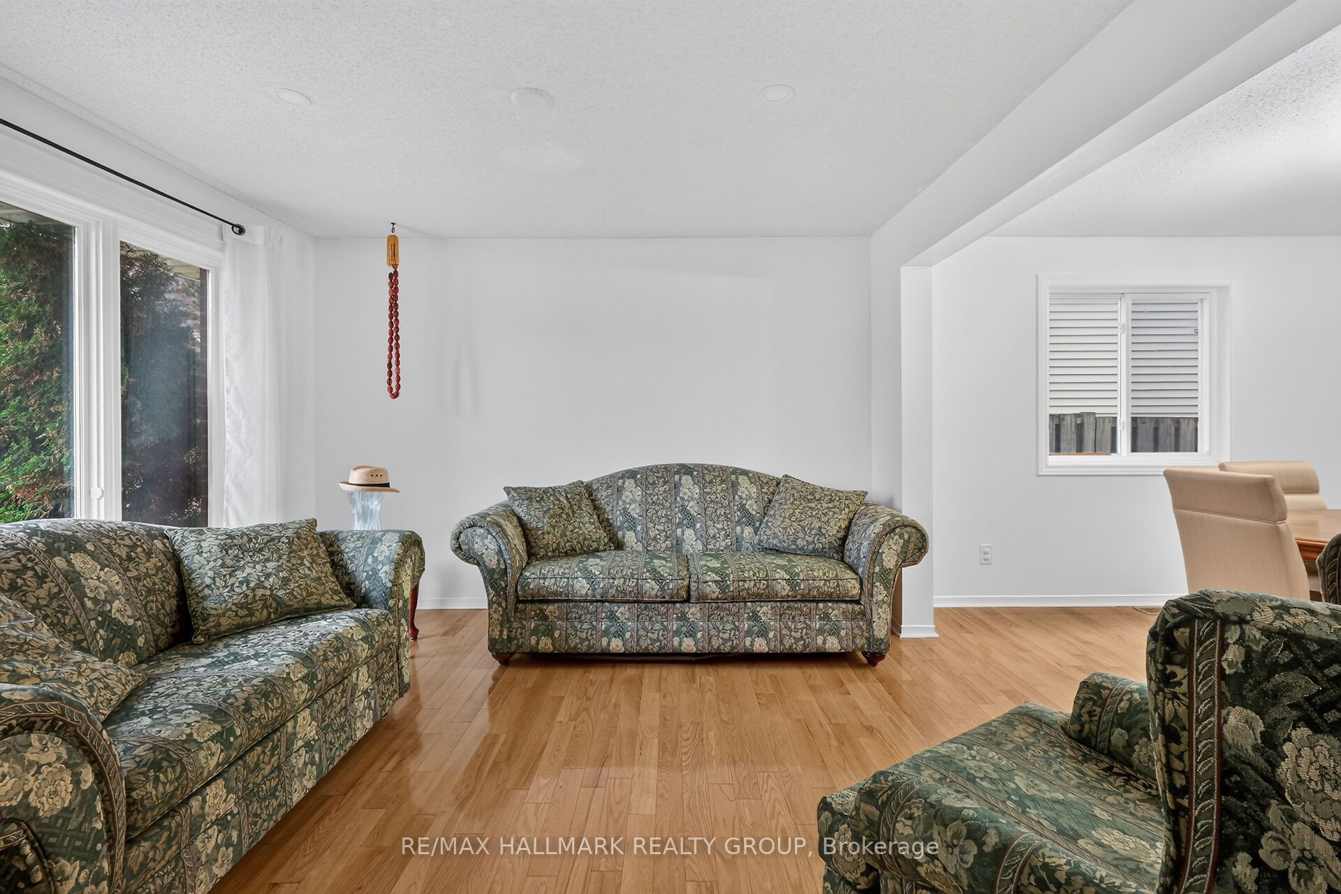502 Rougemount Crescent