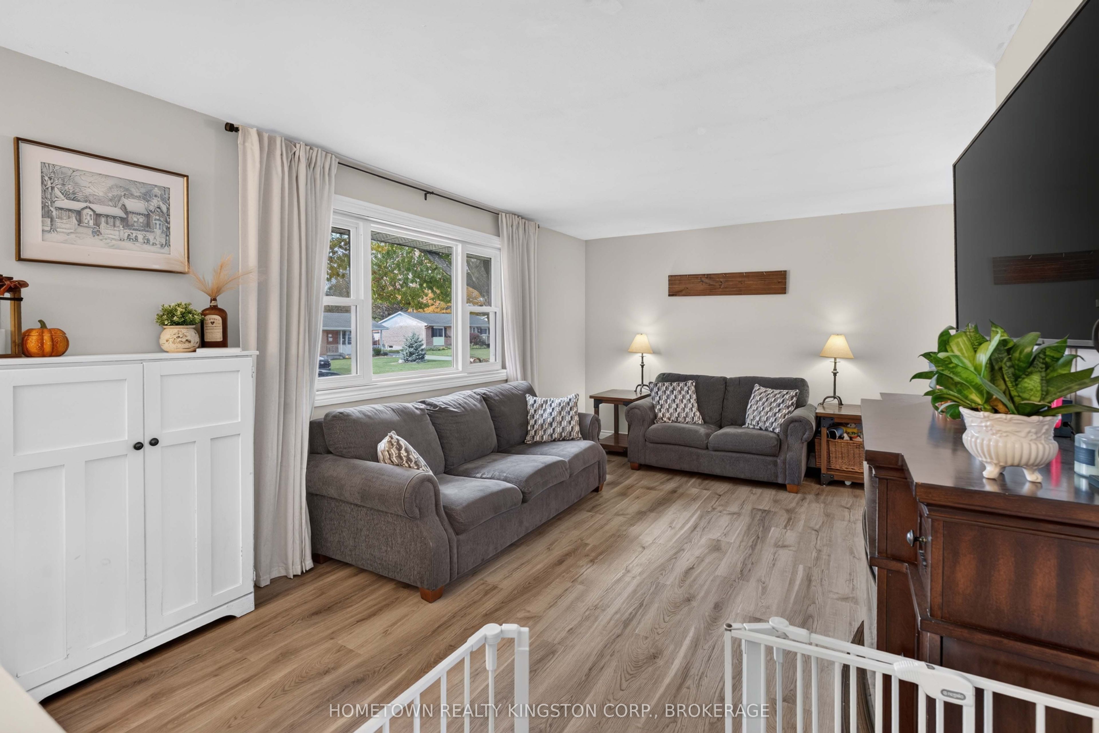 192 Camberley Crescent