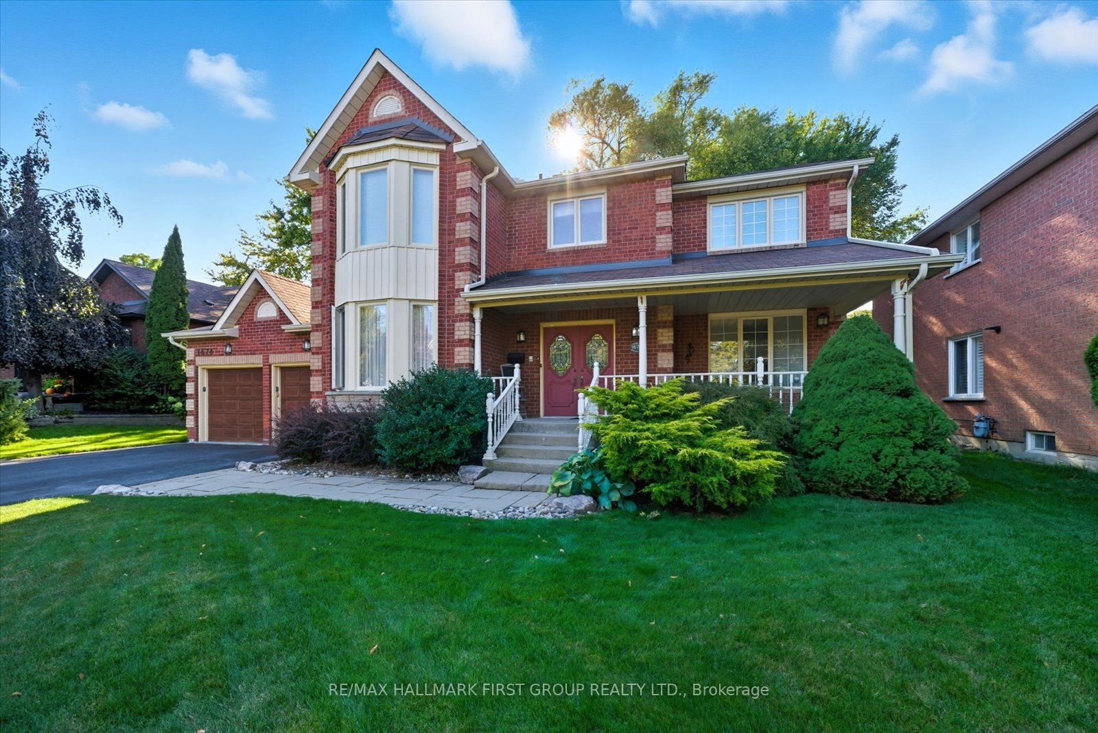 1674 Heathside Crescent