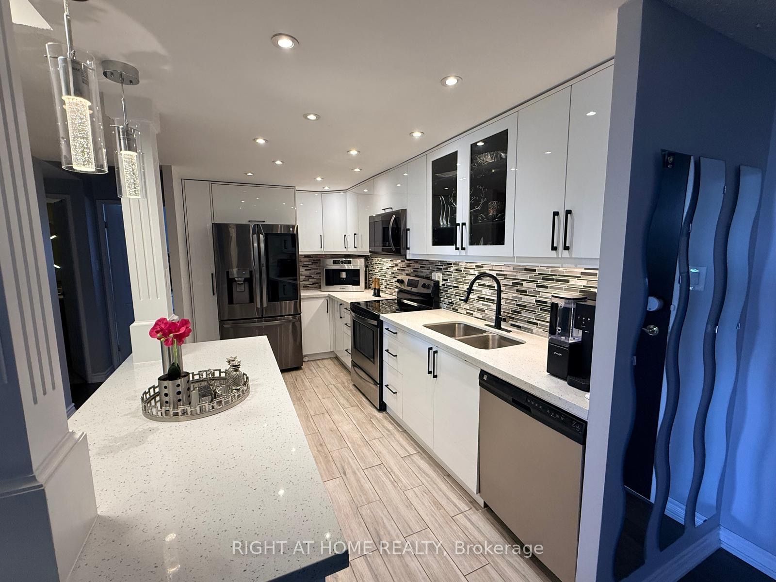 820 Burnhamthorpe Road 1102