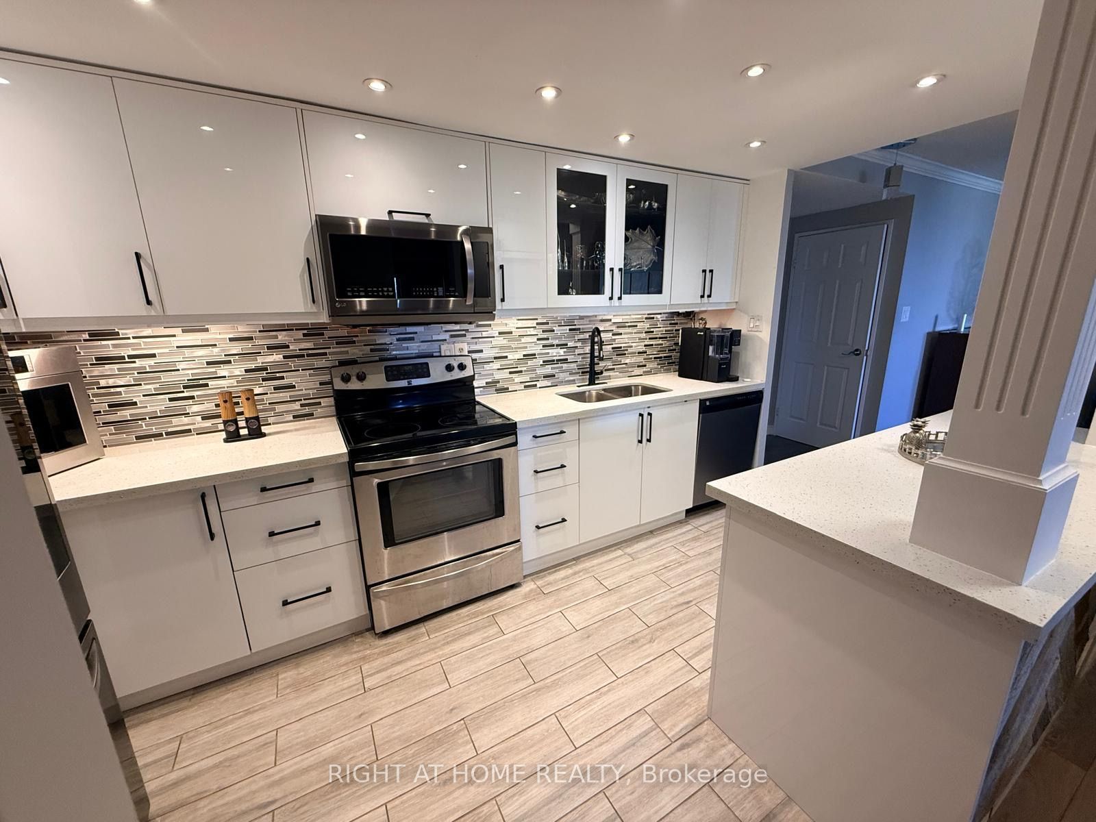 820 Burnhamthorpe Road 1102
