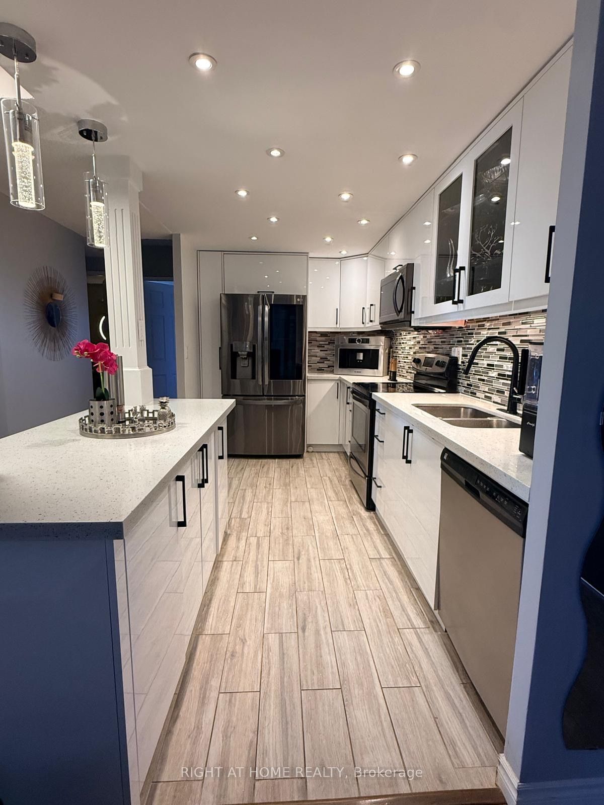 820 Burnhamthorpe Road 1102