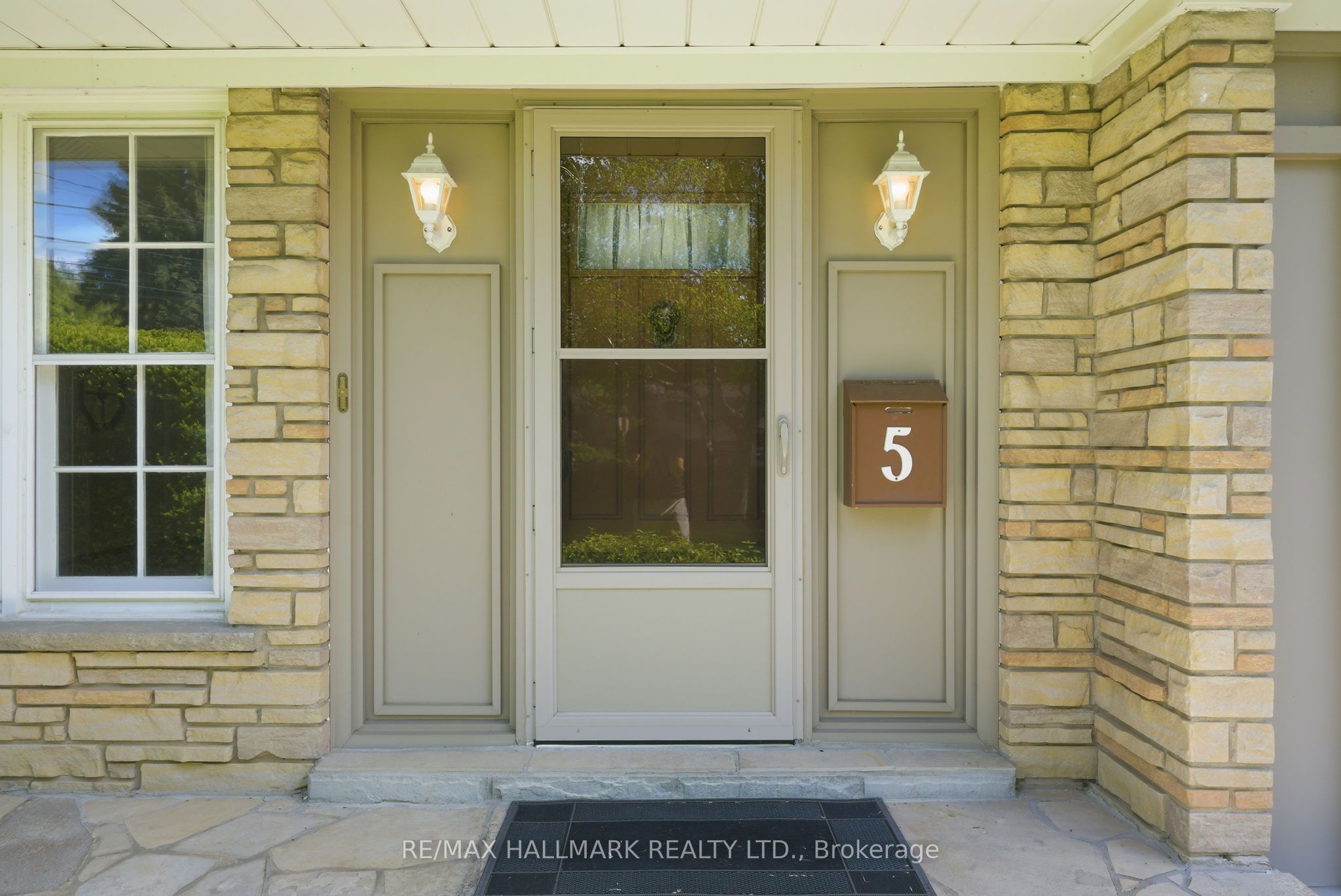 5 Bethune Boulevard