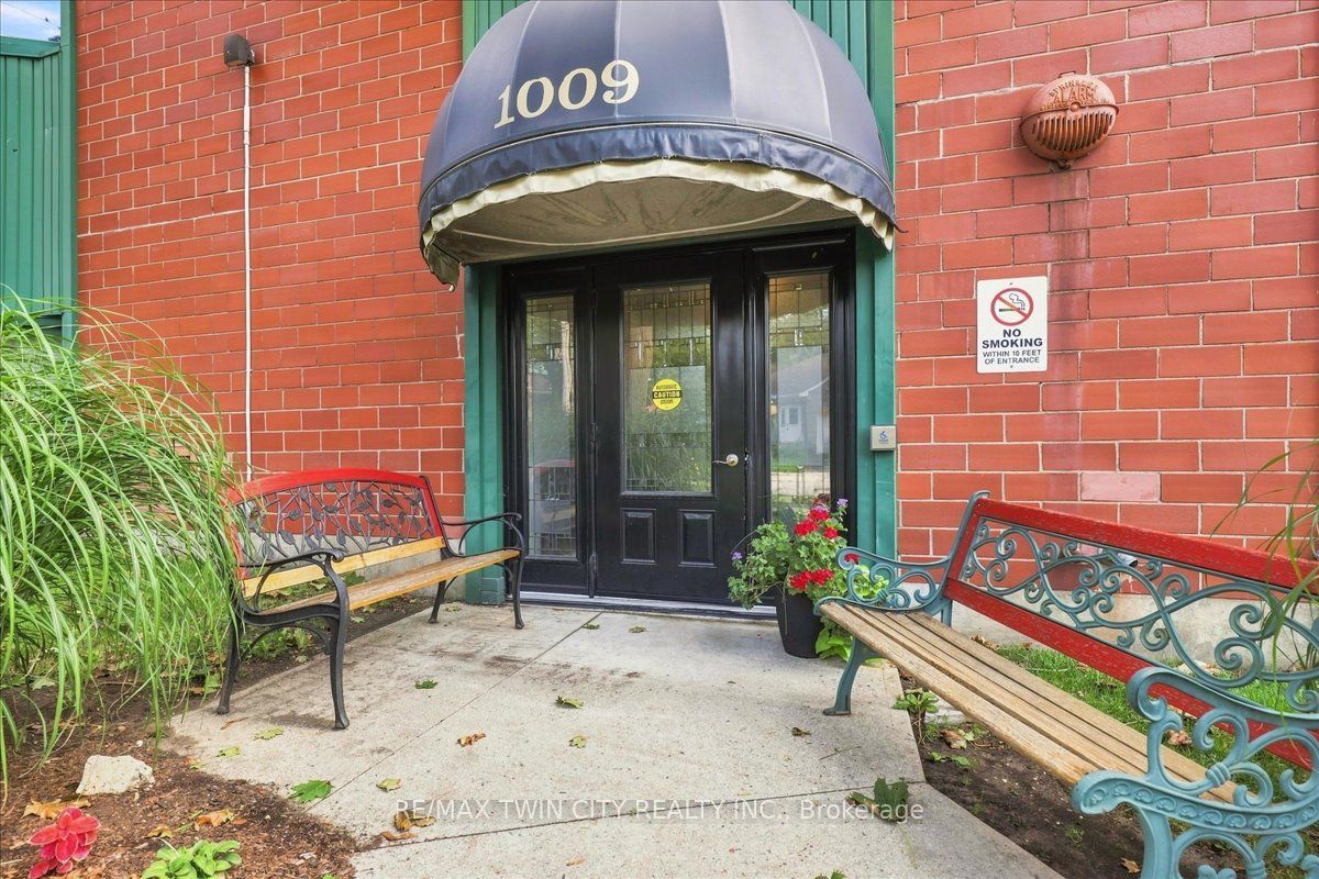 1009 Queenston Road 217