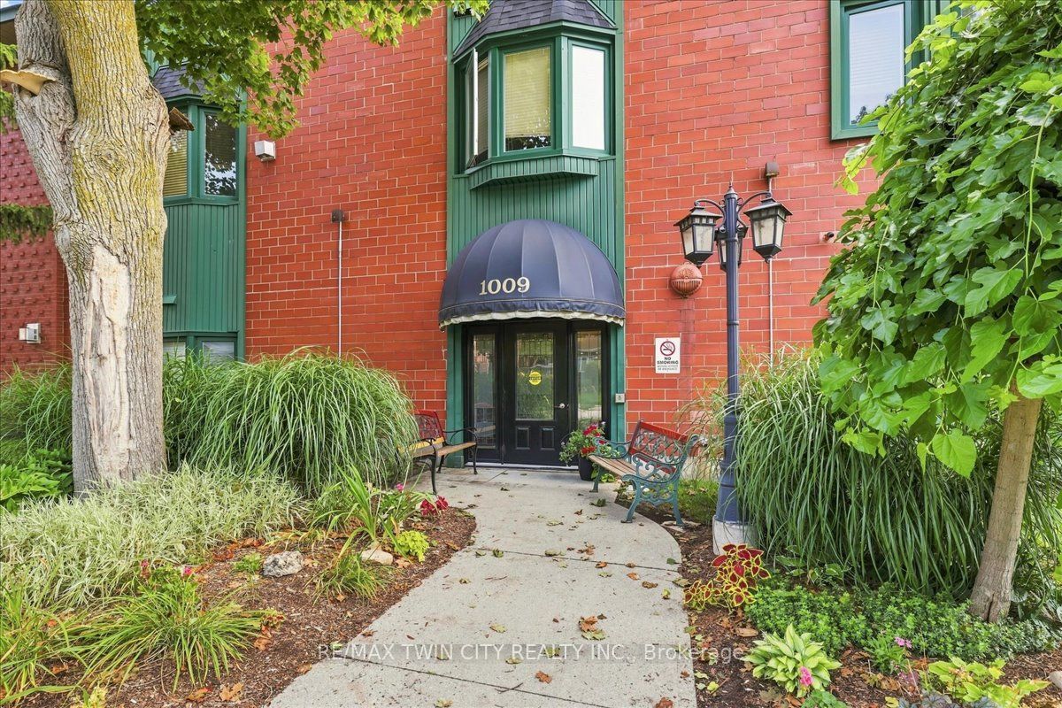 1009 Queenston Road 217